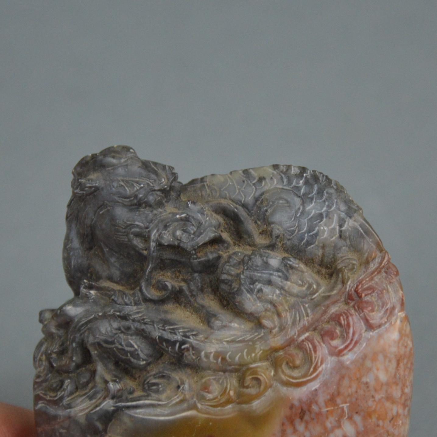 Miniature Chinese Stone Sculpture Representing a Dragon Lying on a Rock im Angebot 3