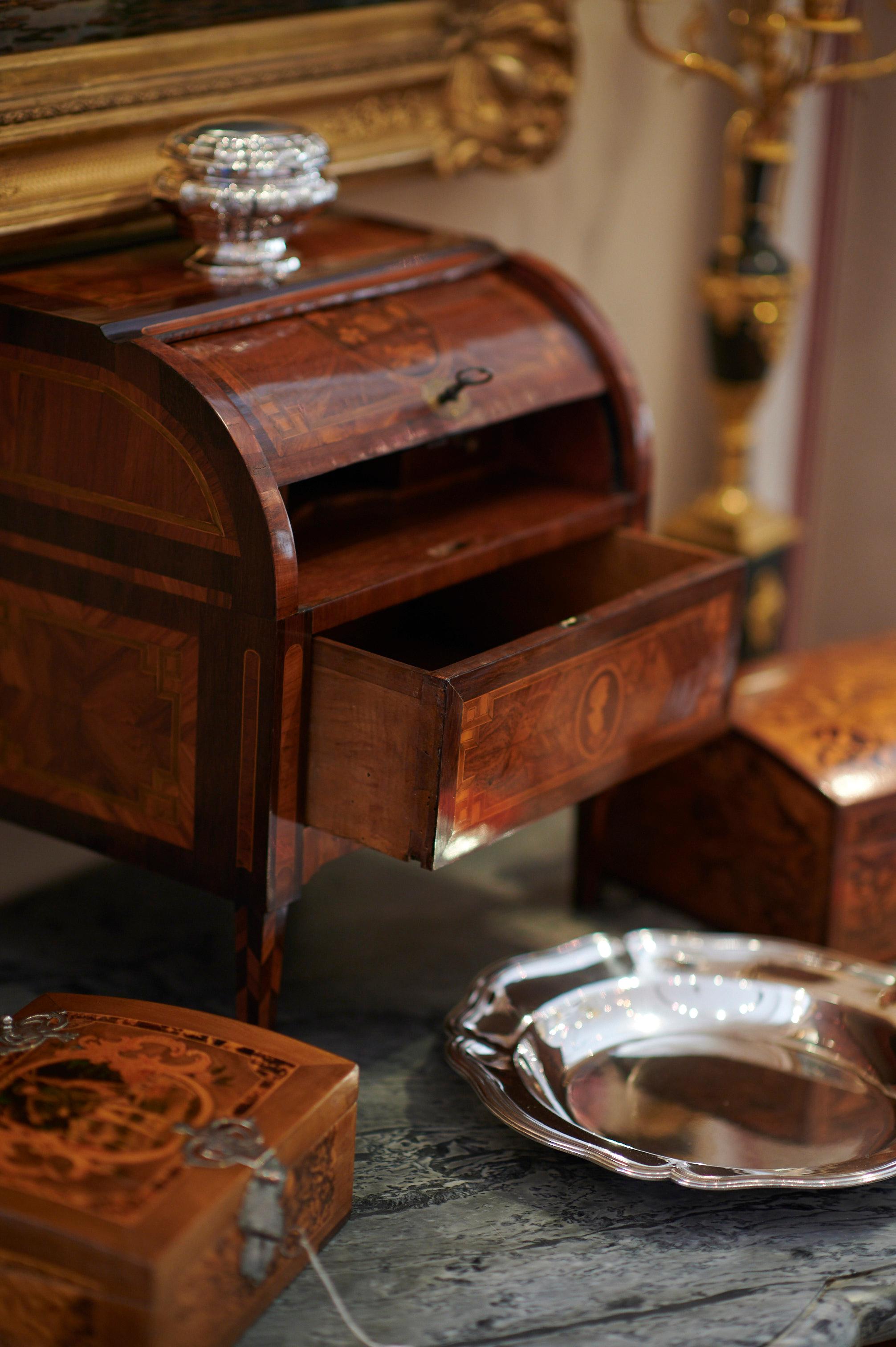 Miniature Cylinder Desk, 18th Century In Good Condition For Sale In Bamberg, DE