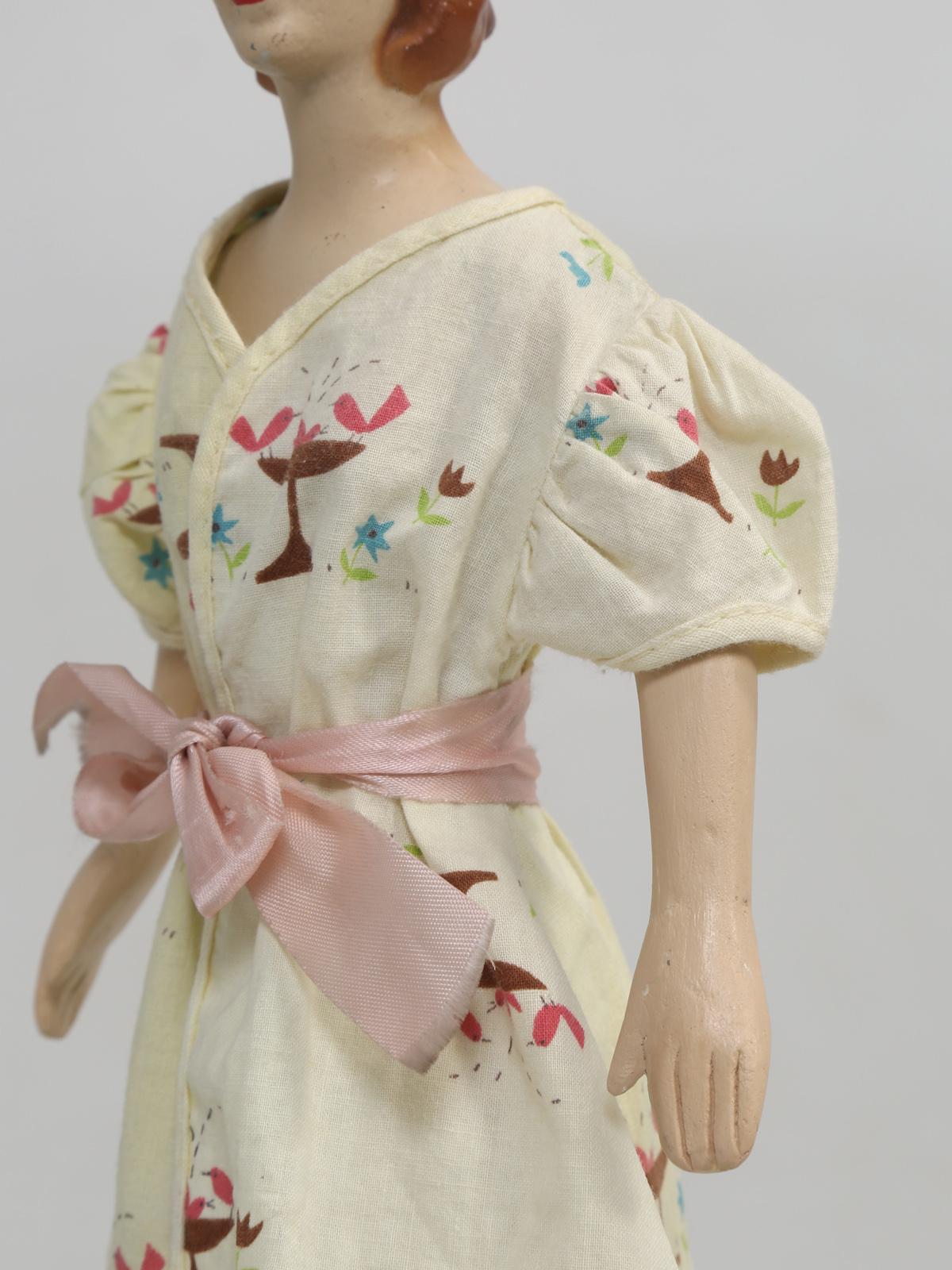 Miniature Department Store Mannequin, Used on a Display Counter In Good Condition In Chicago, IL