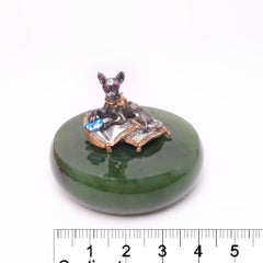 Miniatur-Huhn-Talisman, Echtes Silber-Chihuahuahua auf Kissen