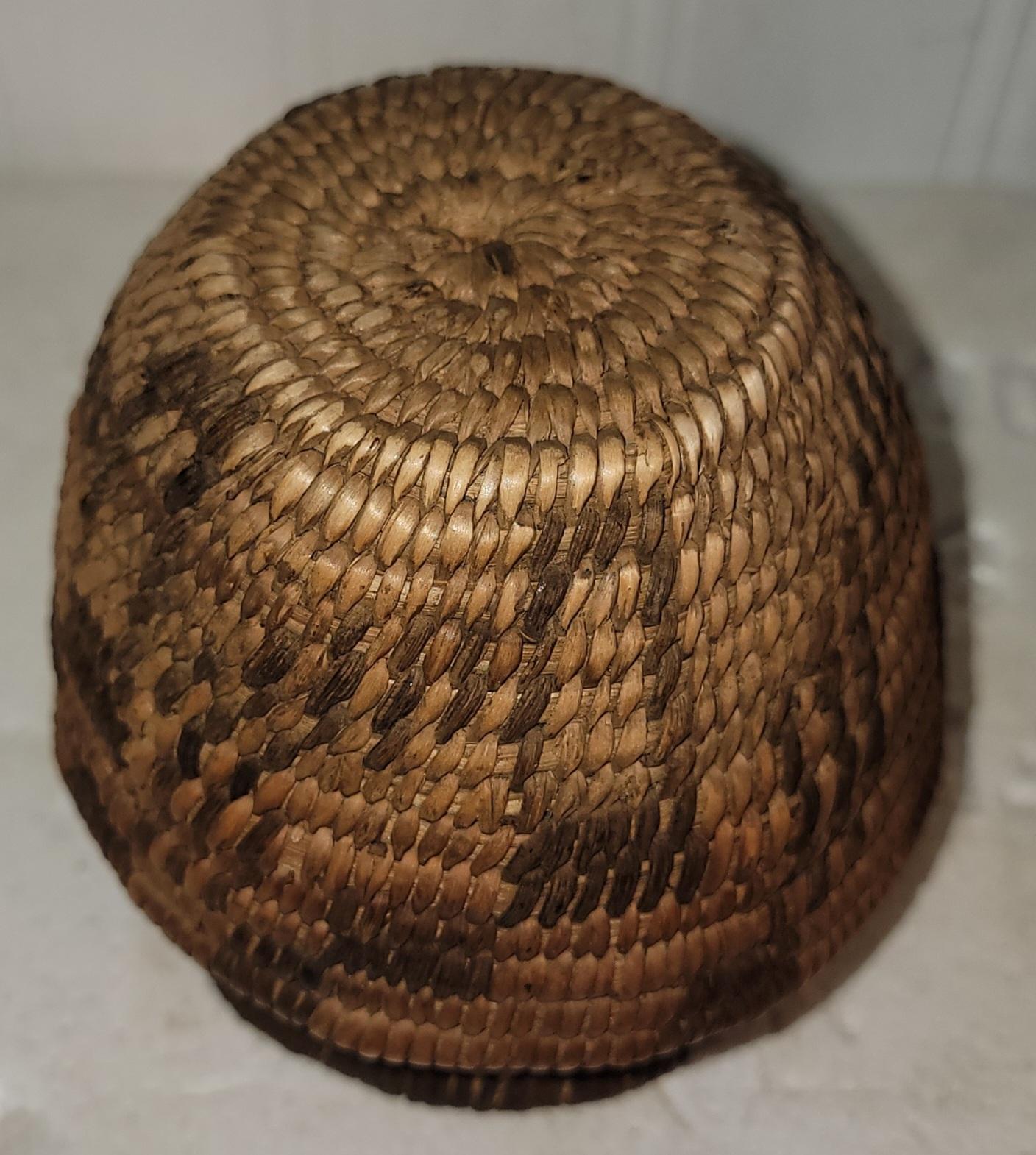 This is such a fantastic early mini Apache basket in mint condition.Very rare to find in such great condition and rare size.