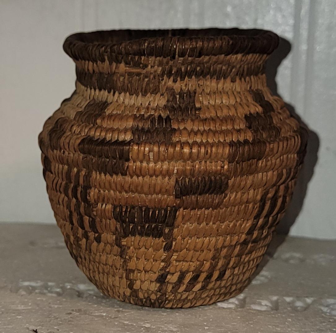 Woven Miniature Early 20thc Apache / Navajo Indian Basket For Sale