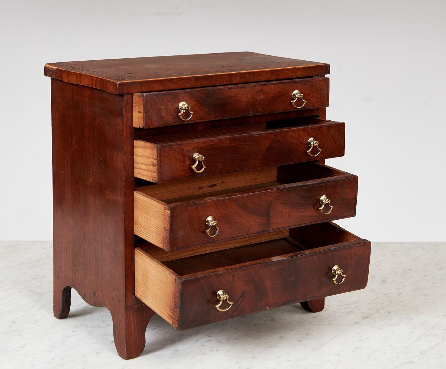 Miniature Georgian Chest of Drawers In Good Condition For Sale In Greenwich, CT