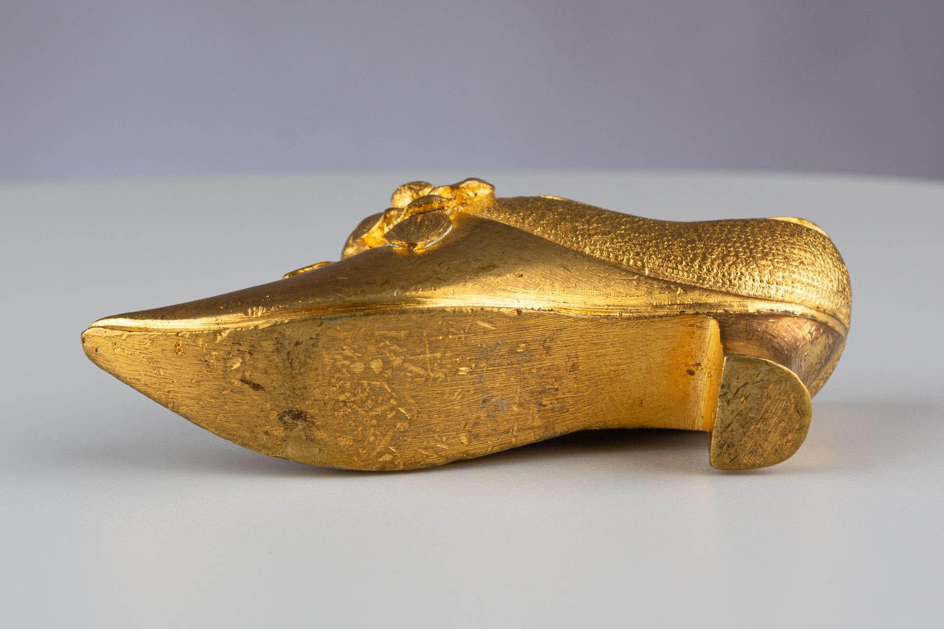 Miniature Gilt Bronze high-heeled shoe, circa 1890 For Sale 5