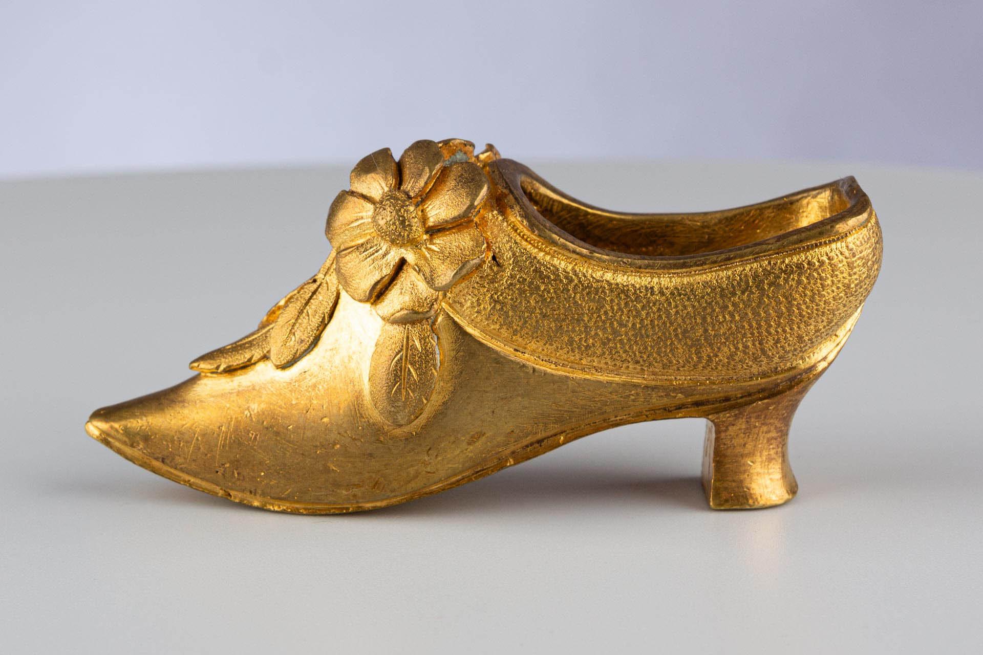 Miniature Gilt Bronze high-heeled shoe, circa 1890 For Sale 6