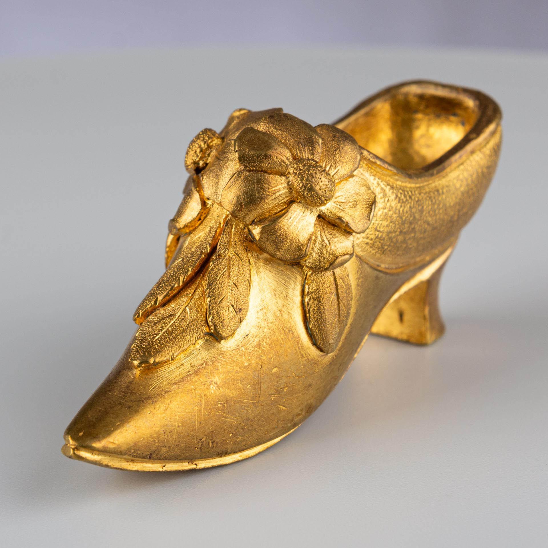 Miniature Gilt Bronze high-heeled shoe, circa 1890 For Sale 7