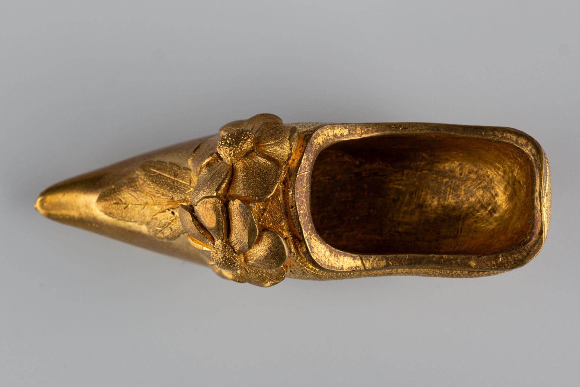 Miniature Gilt Bronze high-heeled shoe, circa 1890 For Sale 8