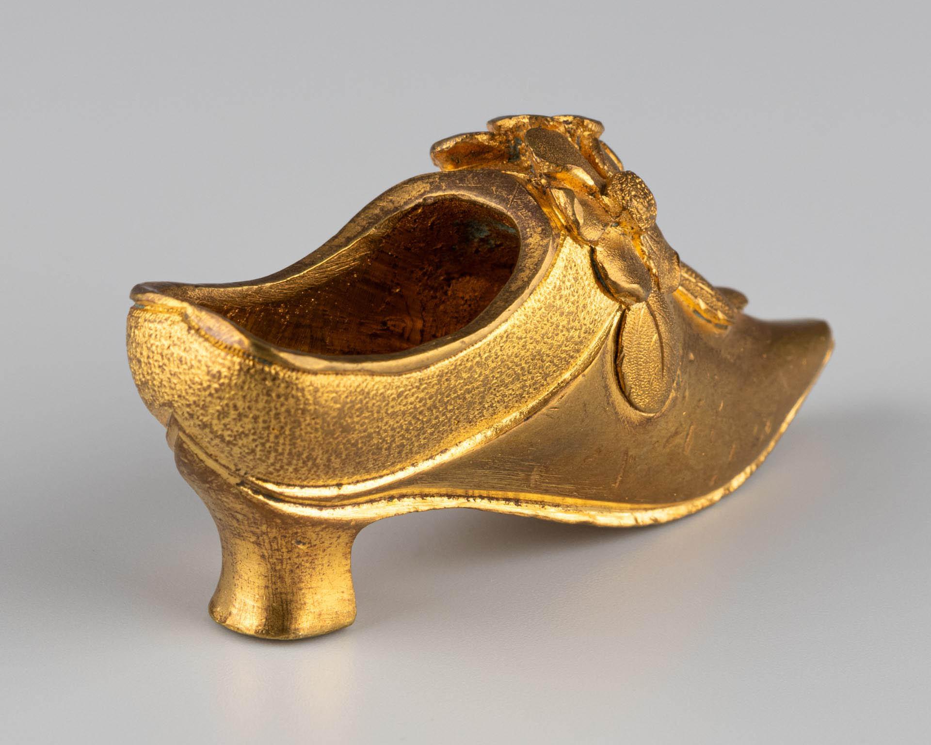 Miniature Gilt Bronze high-heeled shoe, circa 1890 For Sale 1