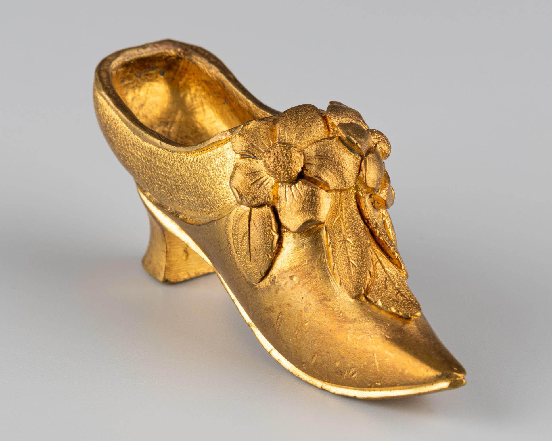 Miniature Gilt Bronze high-heeled shoe, circa 1890 For Sale 2
