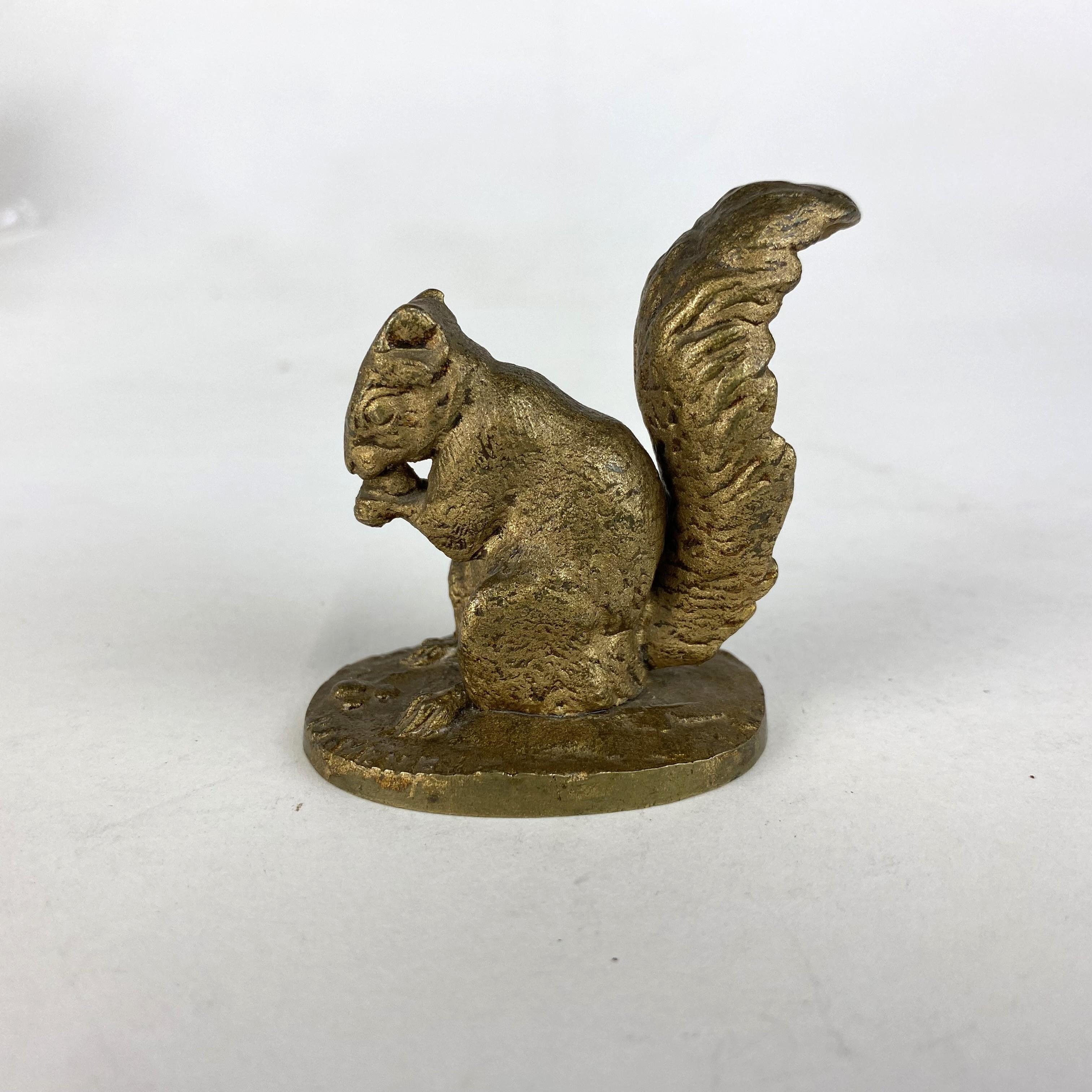 Calco Miniatura in bronzo dorato di uno scoiattolo di P & A. Méne in vendita