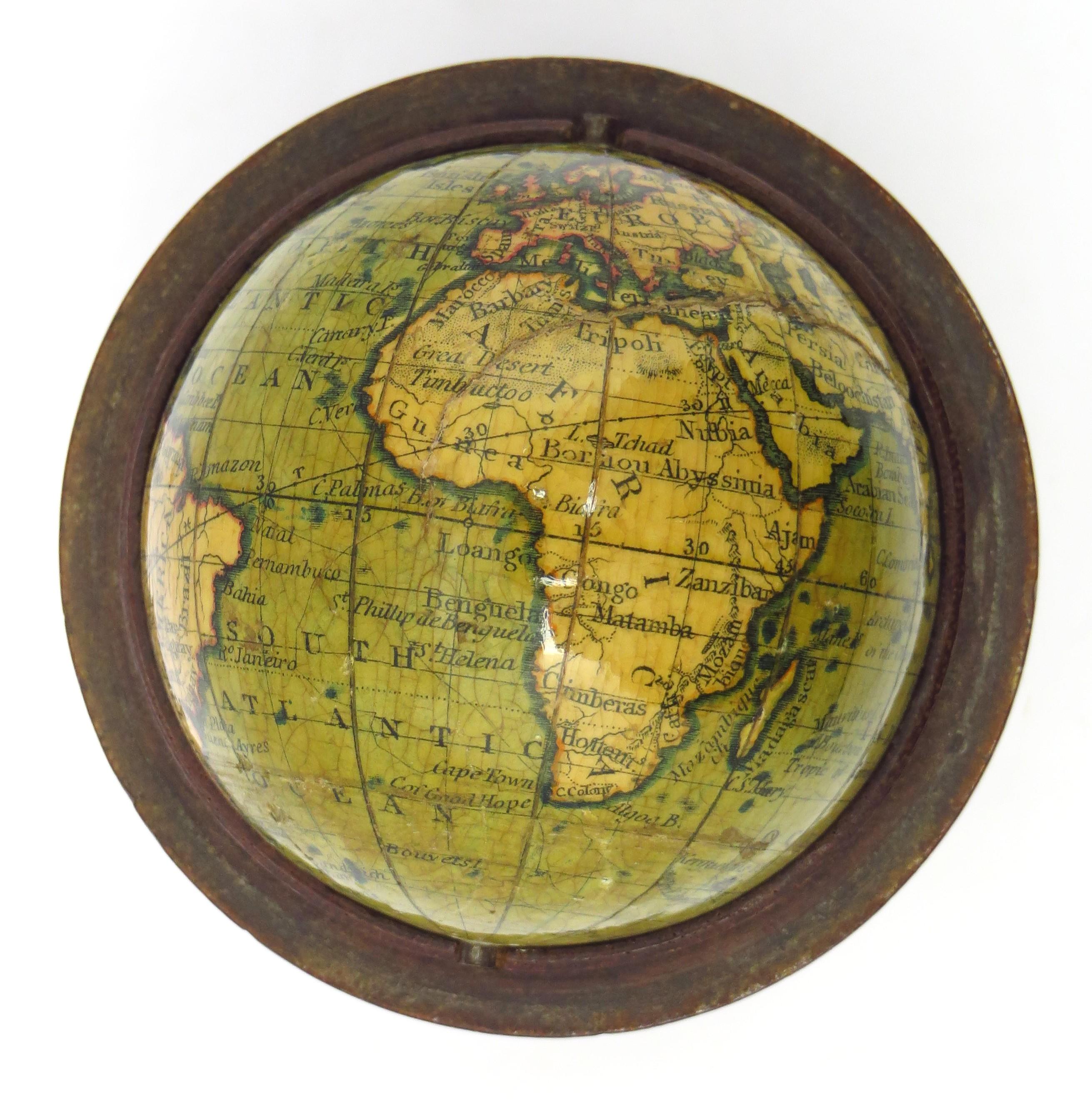 Miniature globe in aturned and stained beech In Fair Condition For Sale In ZWIJNDRECHT, NL