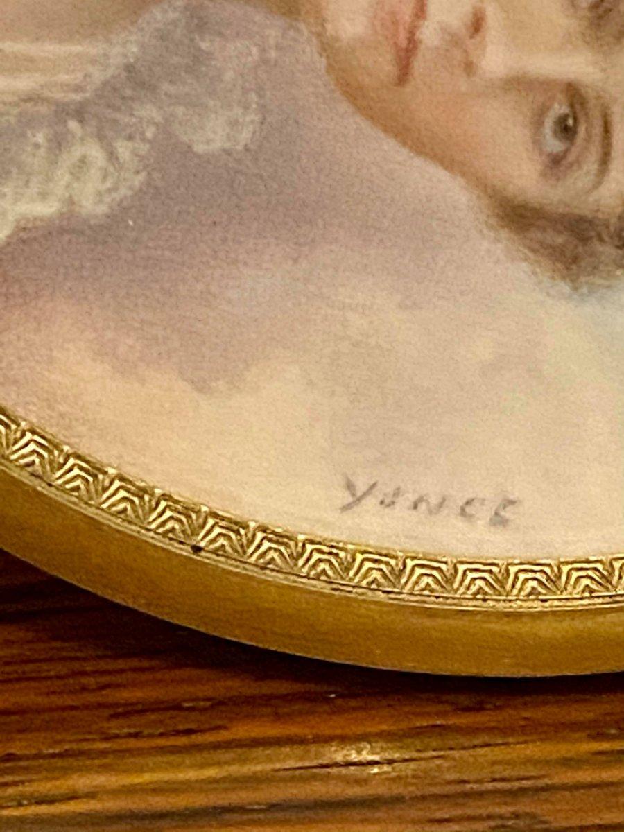 A magnificent hand painted miniature on ivory, it is signed by the artist and dates from the first third of the 19th century, enhanced by a very pretty bronze frame bearing the signature on the leg.

The term miniature designates a painting of