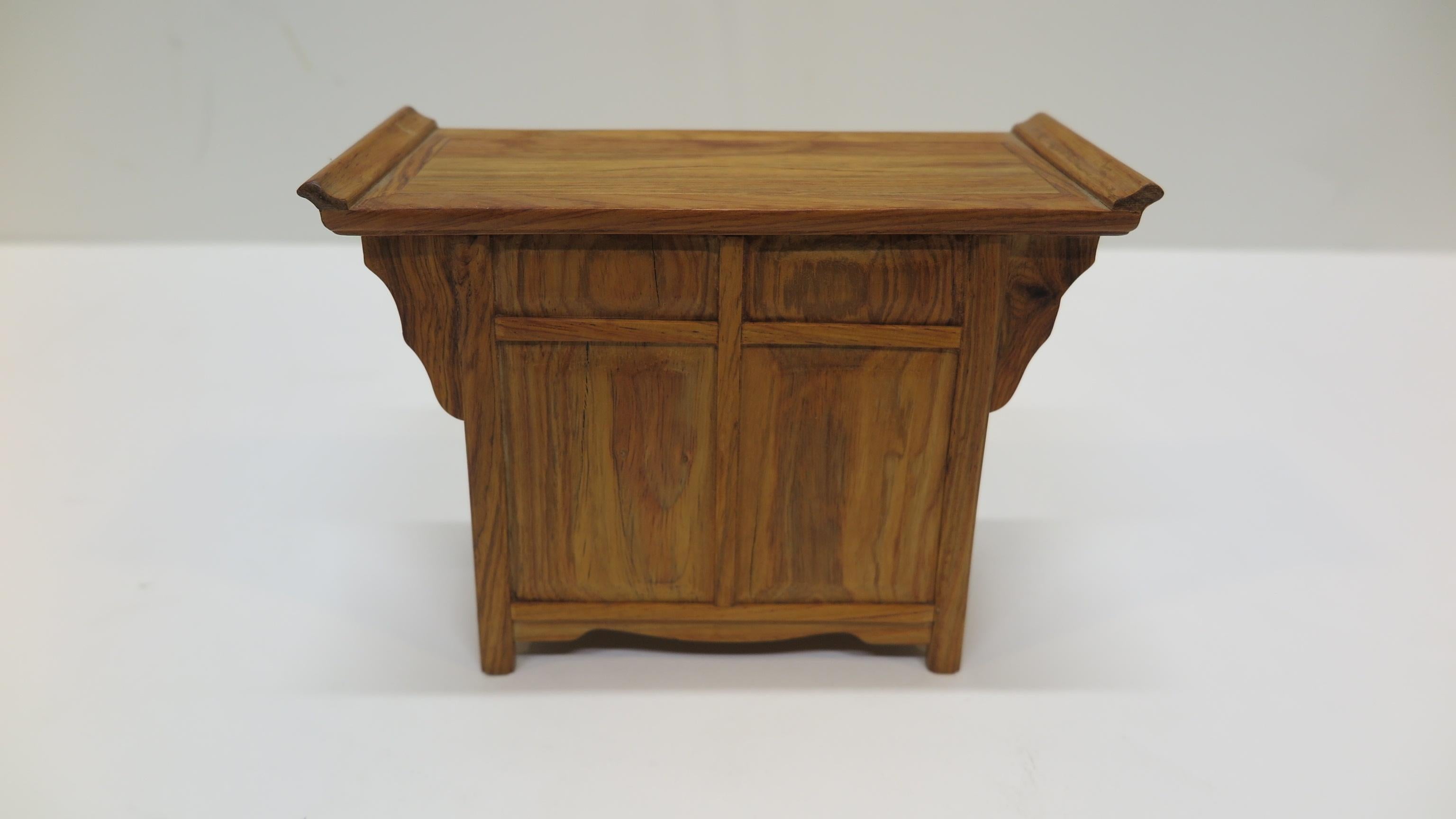Credenza cinese in miniatura in Wood Huanghuali in vendita 3