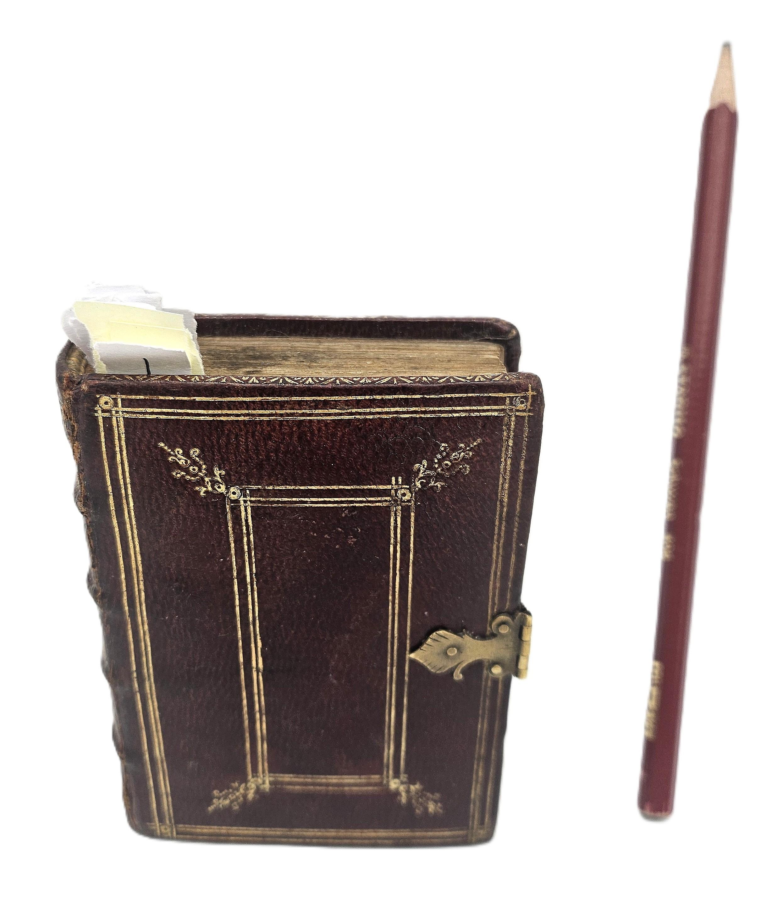 Miniature illuminated manuscript on vellum with 12 full-page miniatures For Sale 2