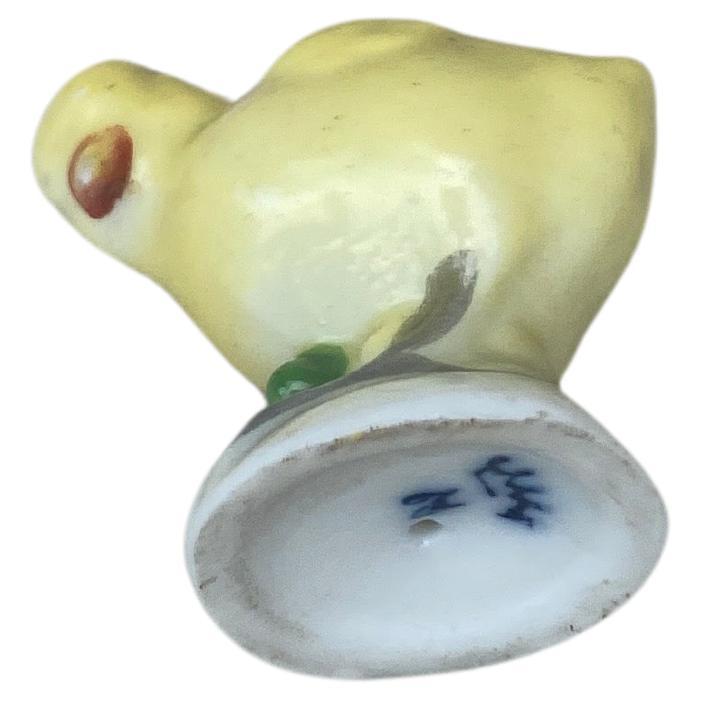 Miniature Italian Chick Porcelain Capodimonte Circa 1880 In Good Condition In Austin, TX