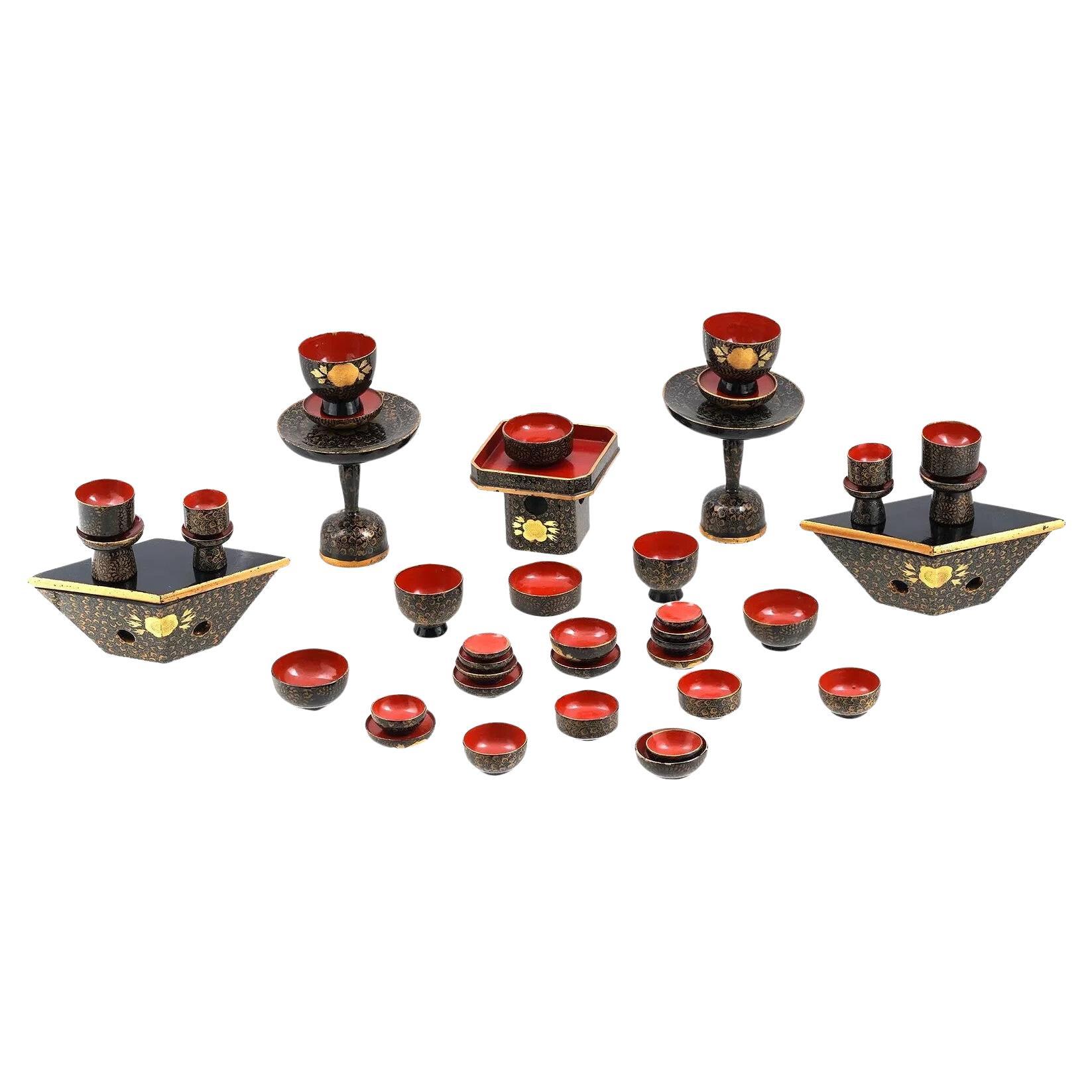 Miniature japonaise peinte à la main en bois laqué