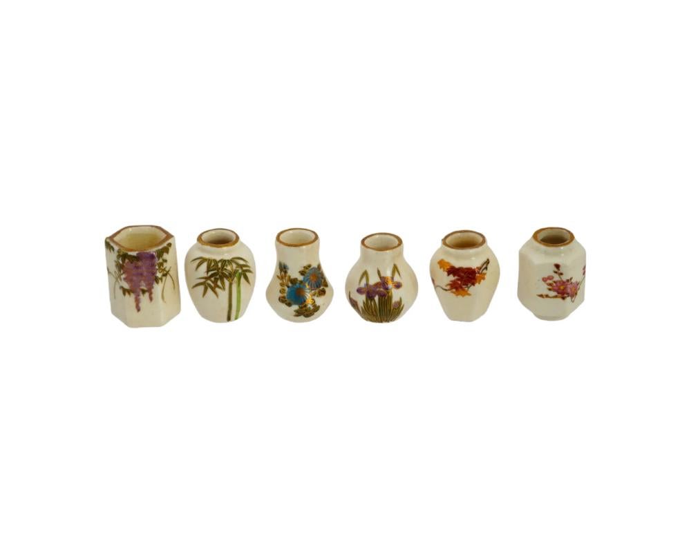 Eine Reihe von antiken japanischen Satsuma-Porzellanvasen. Späte Meiji- oder Showa-Ära, erste Hälfte des 20. Jahrhunderts. Insgesamt 6 Gegenstände in verschiedenen Formen. Miniaturformat. Weiße Körper mit individuellem, handgemaltem Blumendekor.