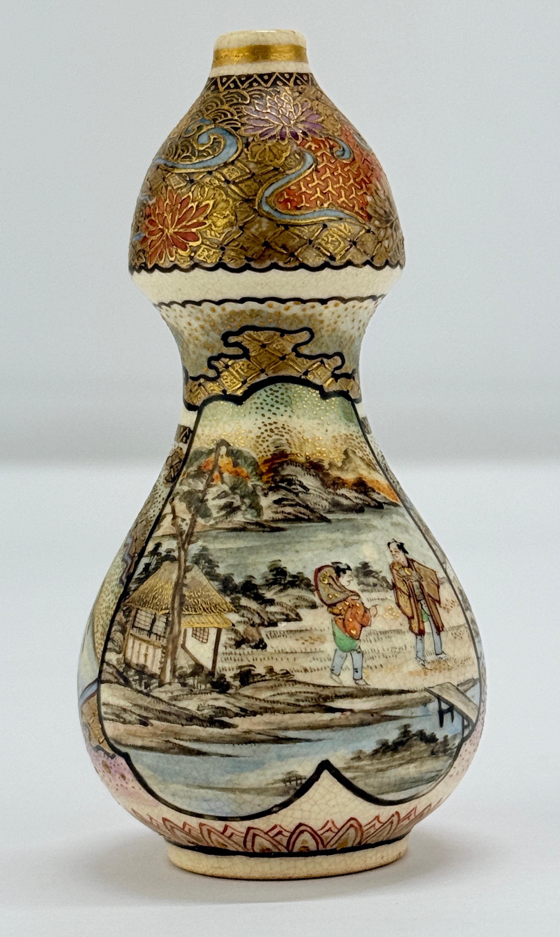 Miniatura giapponese in porcellana di Satsuma a forma di zucca Vaso da armadio dell'epoca Meiji In condizioni buone in vendita a Atlanta, GA