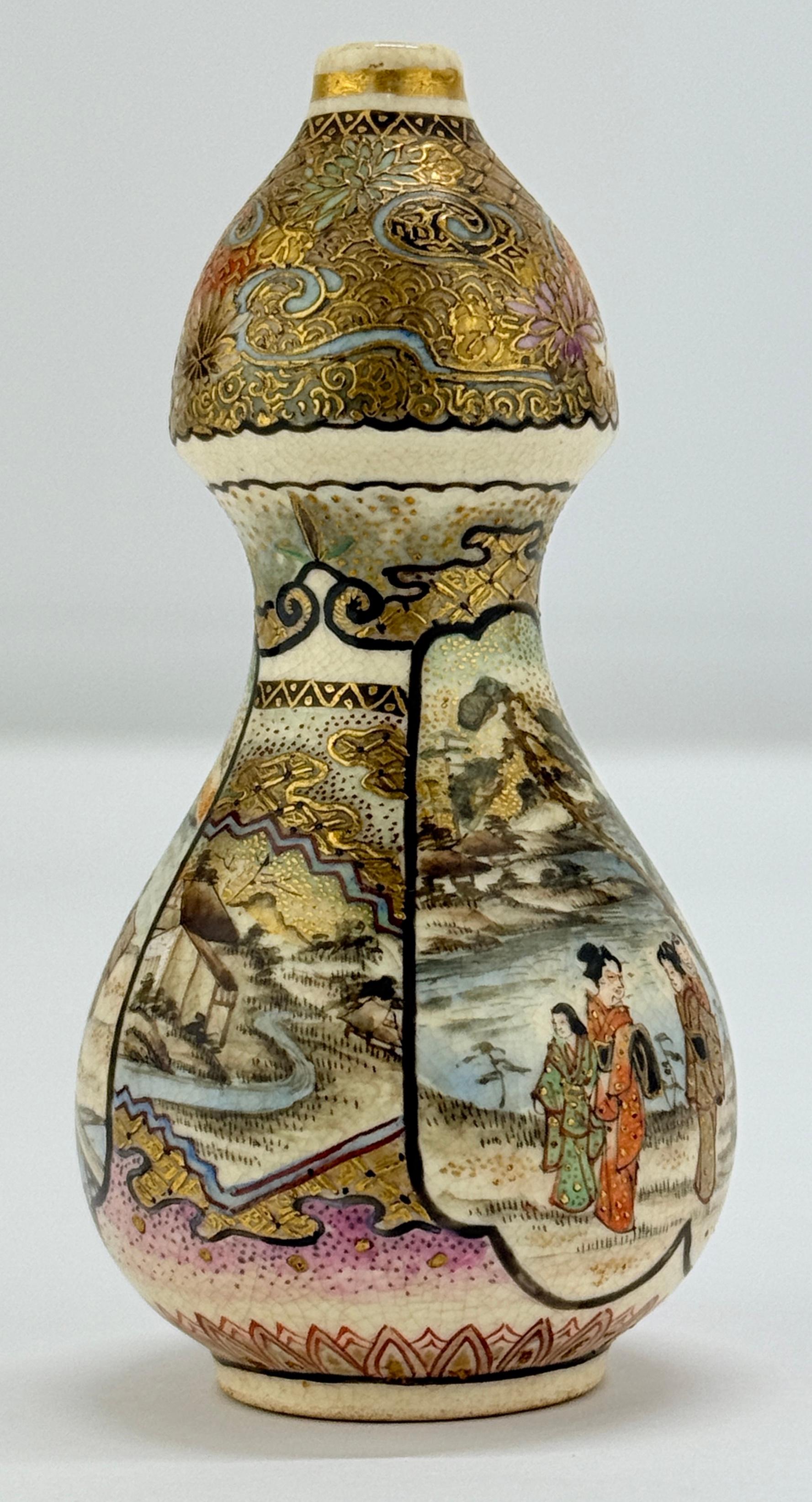 Porcellana Miniatura giapponese in porcellana di Satsuma a forma di zucca Vaso da armadio dell'epoca Meiji in vendita