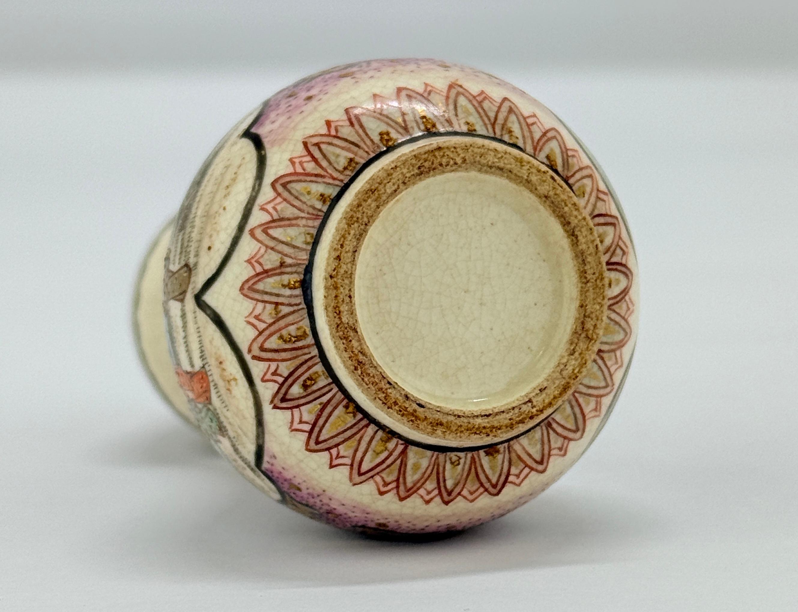 Miniatura giapponese in porcellana di Satsuma a forma di zucca Vaso da armadio dell'epoca Meiji in vendita 2