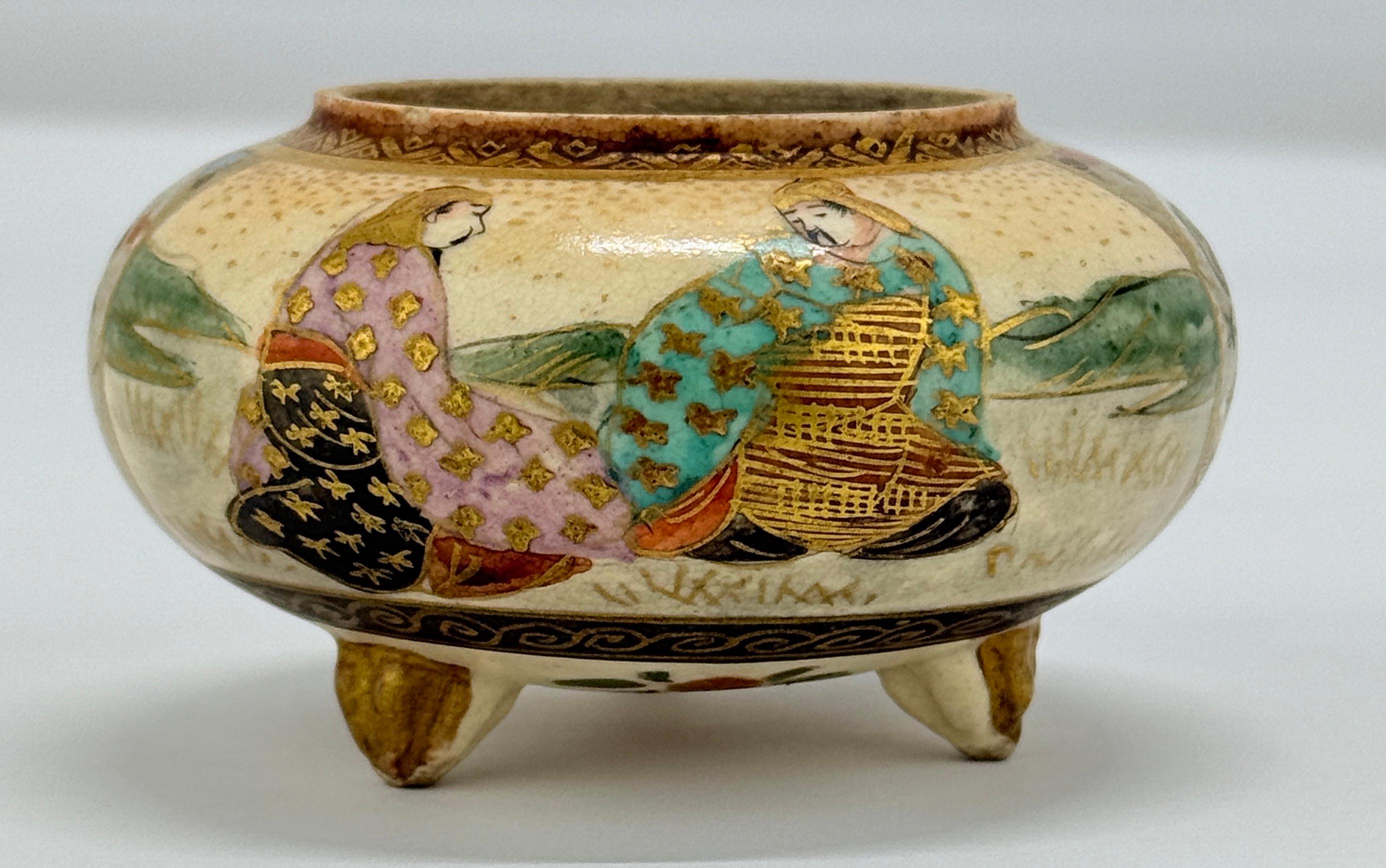 Censor en miniatura de porcelana japonesa Satsuma con motivo samurai - Firmado, Era Meiji Japonés en venta