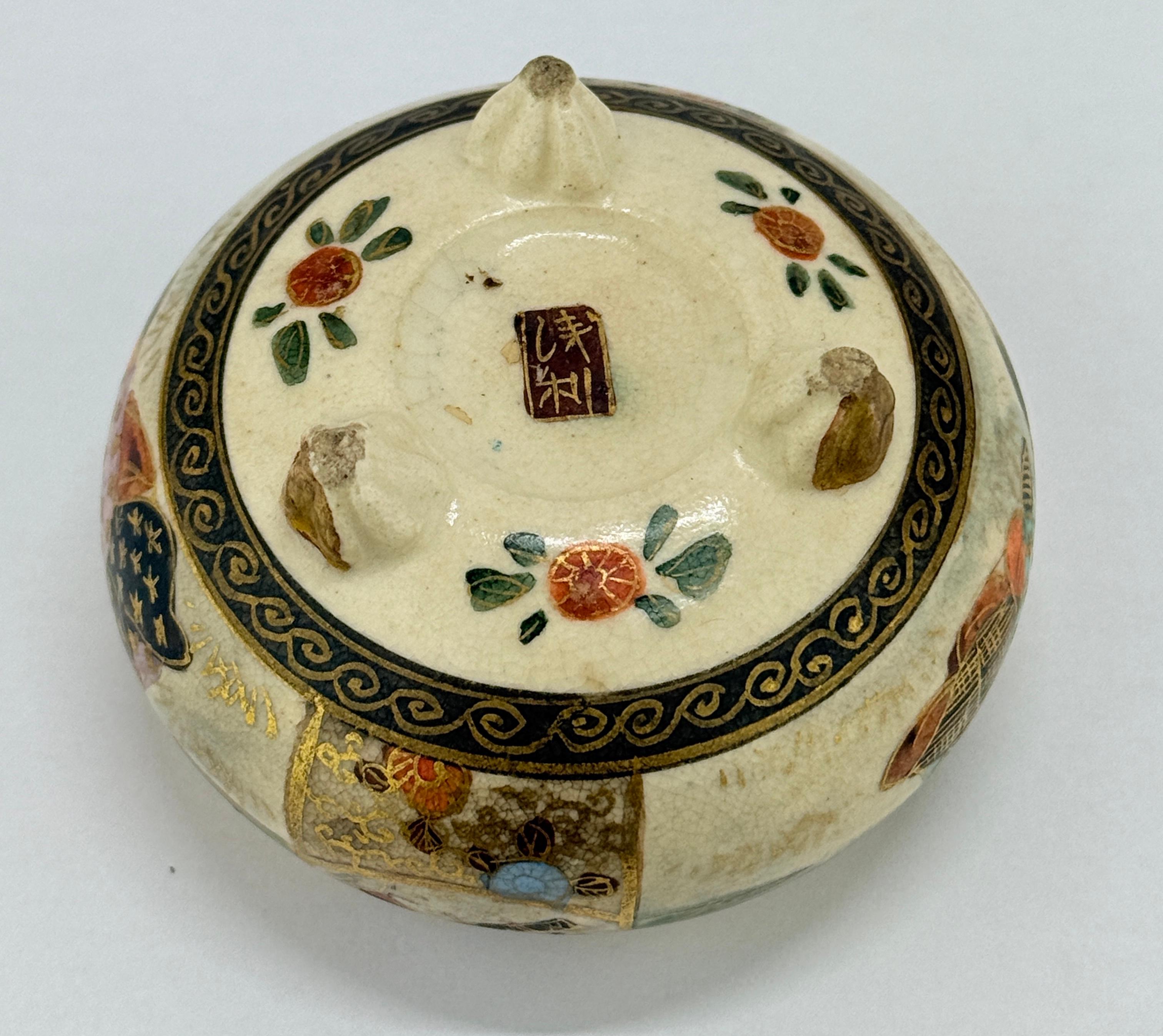 Censor en miniatura de porcelana japonesa Satsuma con motivo samurai - Firmado, Era Meiji en venta 1