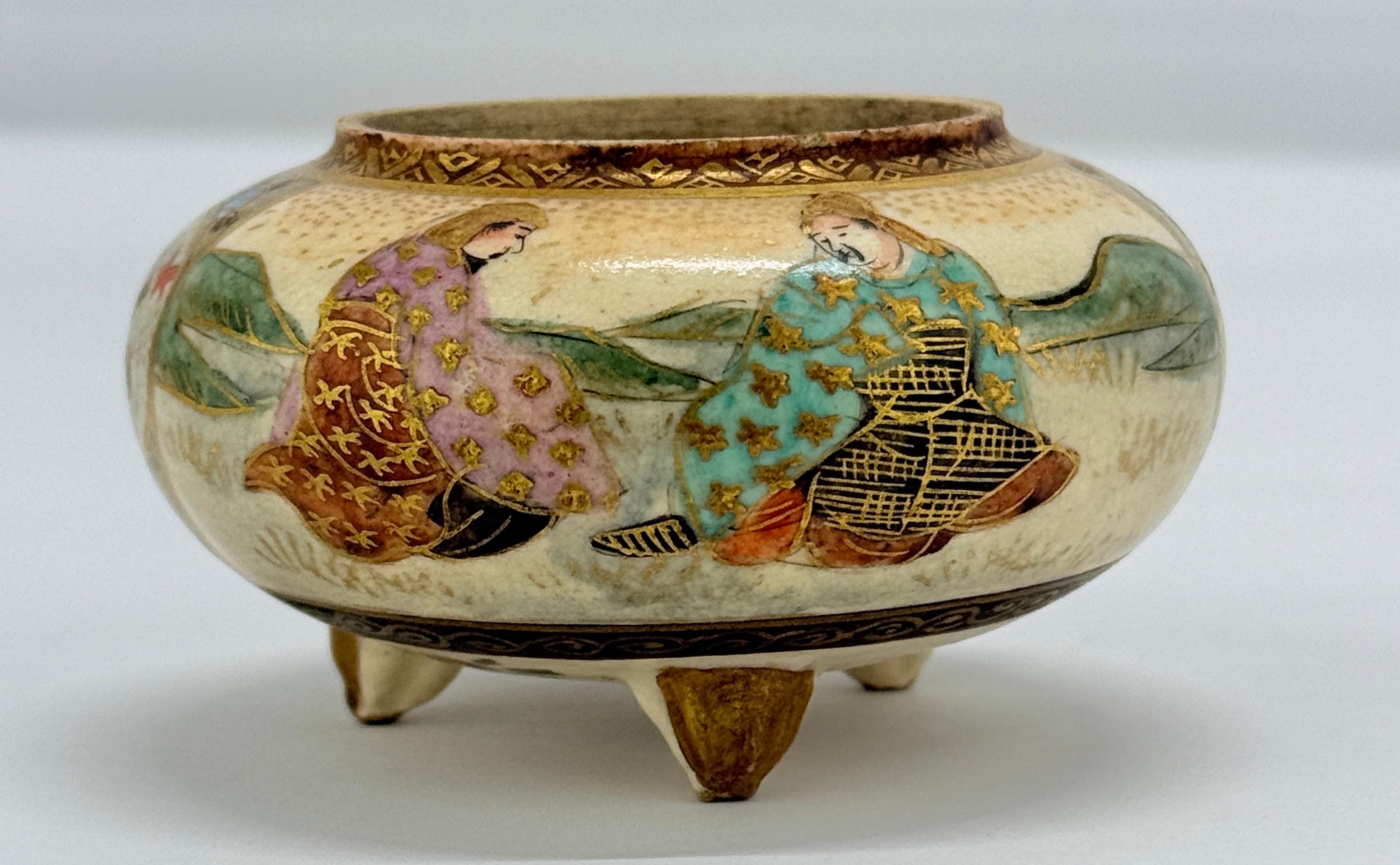 Censor en miniatura de porcelana japonesa Satsuma con motivo samurai - Firmado, Era Meiji en venta 2
