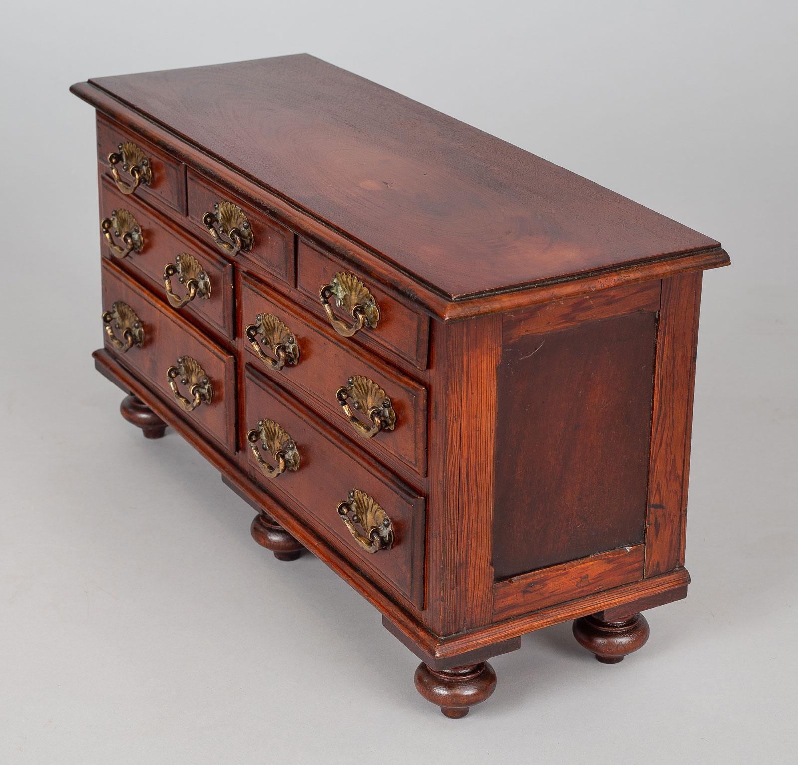 Miniature Mahogany Chest of Drawers In Good Condition In Sheffield, MA