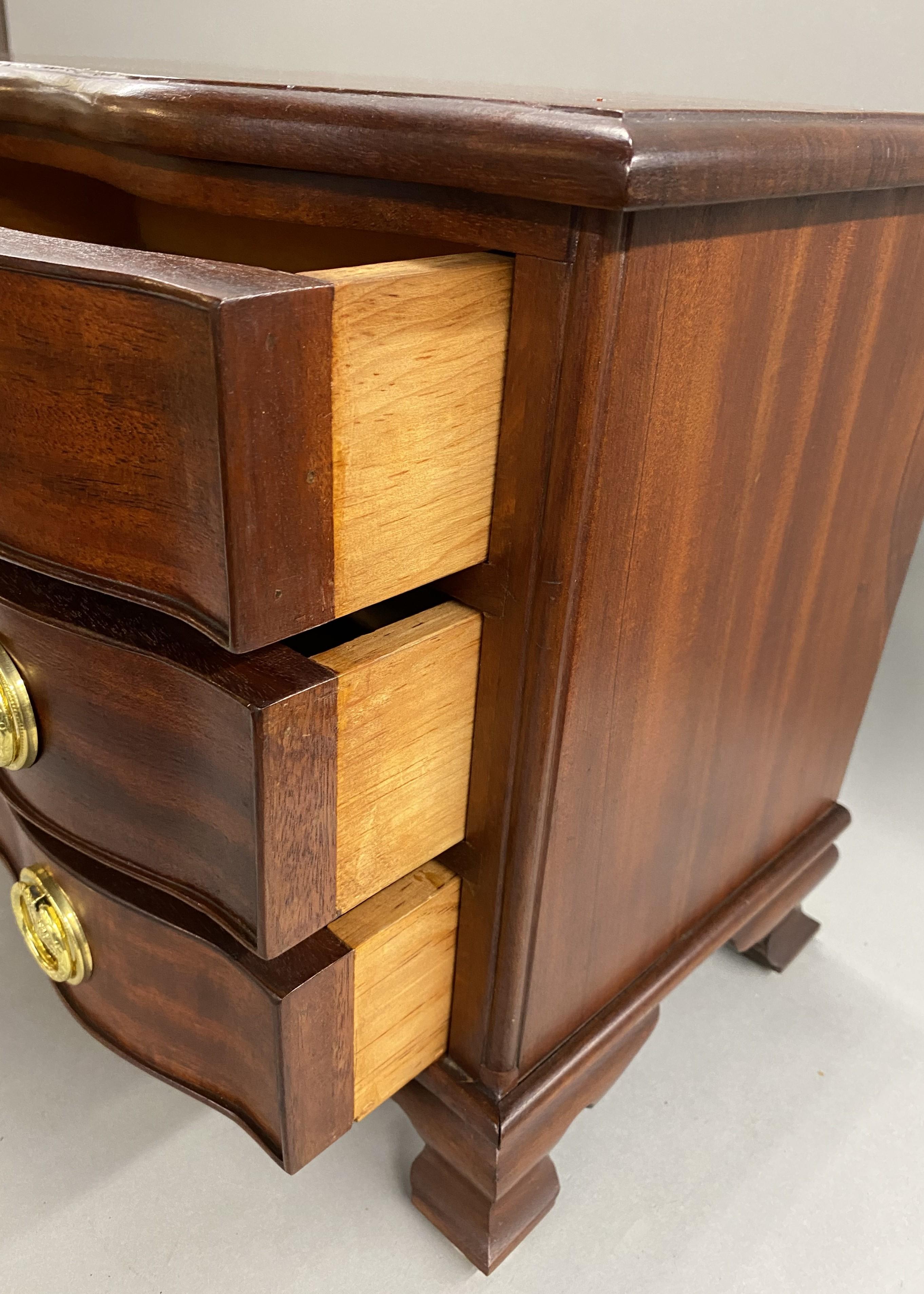 Miniature Mahogany Serpentine Three Drawer Chest with Round Brass Pulls In Good Condition For Sale In Milford, NH