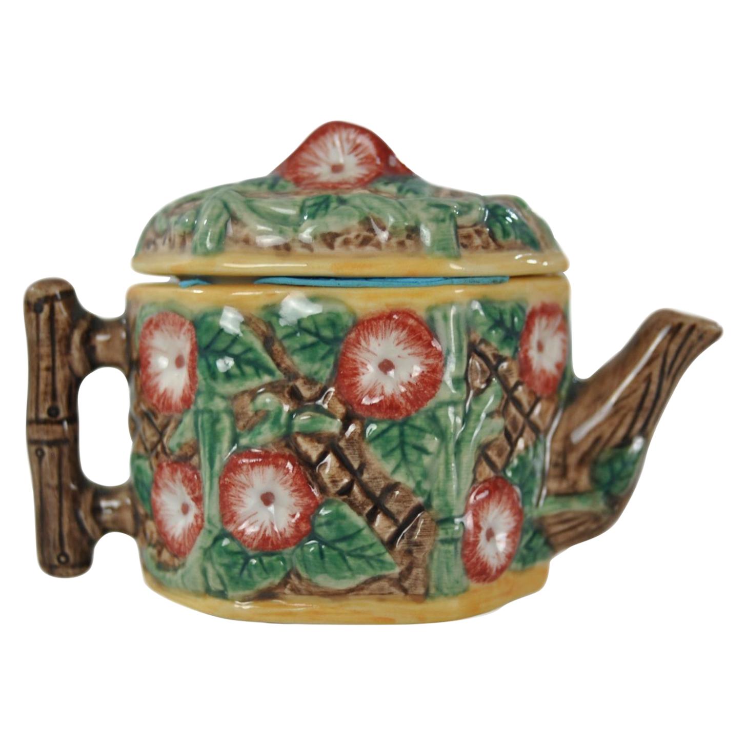 Miniatur-Majolika-Teekanne:: glasiert:: auf Porzellankörper:: englisch:: um 1920