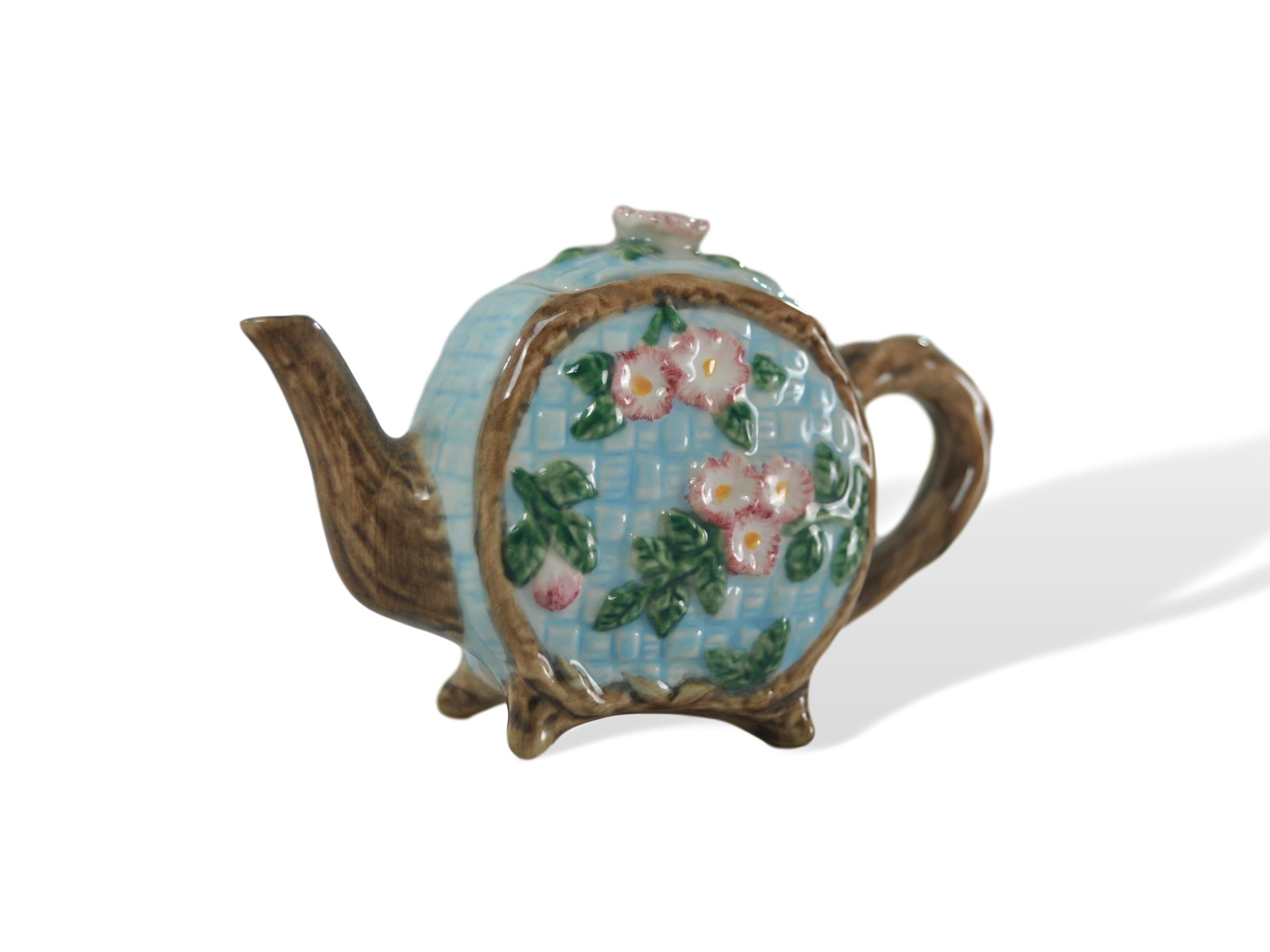 Miniature Majolica teapot, English, circa 1920.
For over 28 years we have been among the nation's preeminent specialists in fine antique majolica.