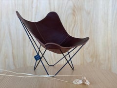 Decorazione da scrivania con sedia Mariposa in miniatura di Cuero Design