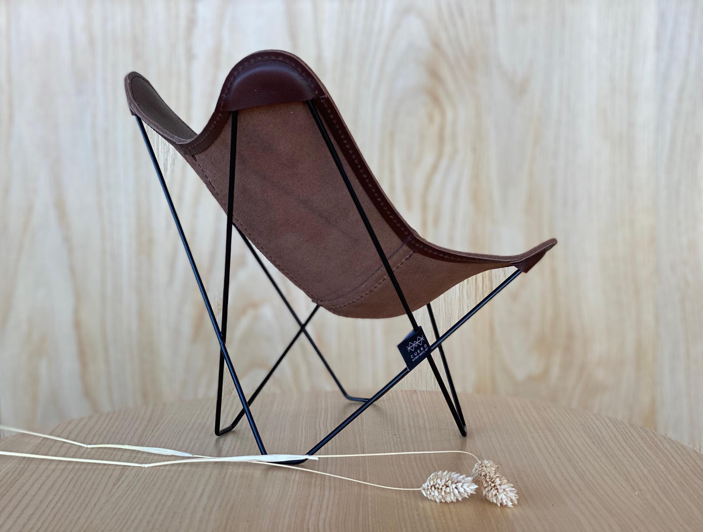 Miniatur Mariposa Stuhl Schreibtisch Dekoration von Cuero Design (Postmoderne) im Angebot