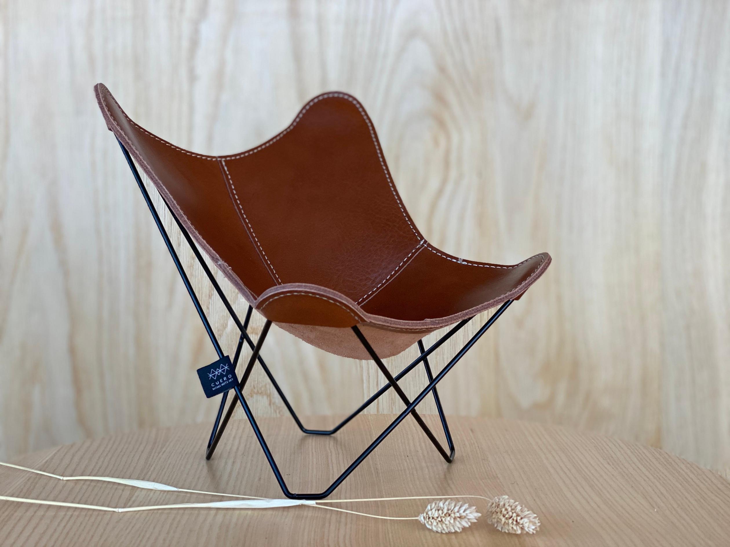 Miniatur Mariposa Stuhl Schreibtisch Dekoration von Cuero Design (Schwedisch) im Angebot