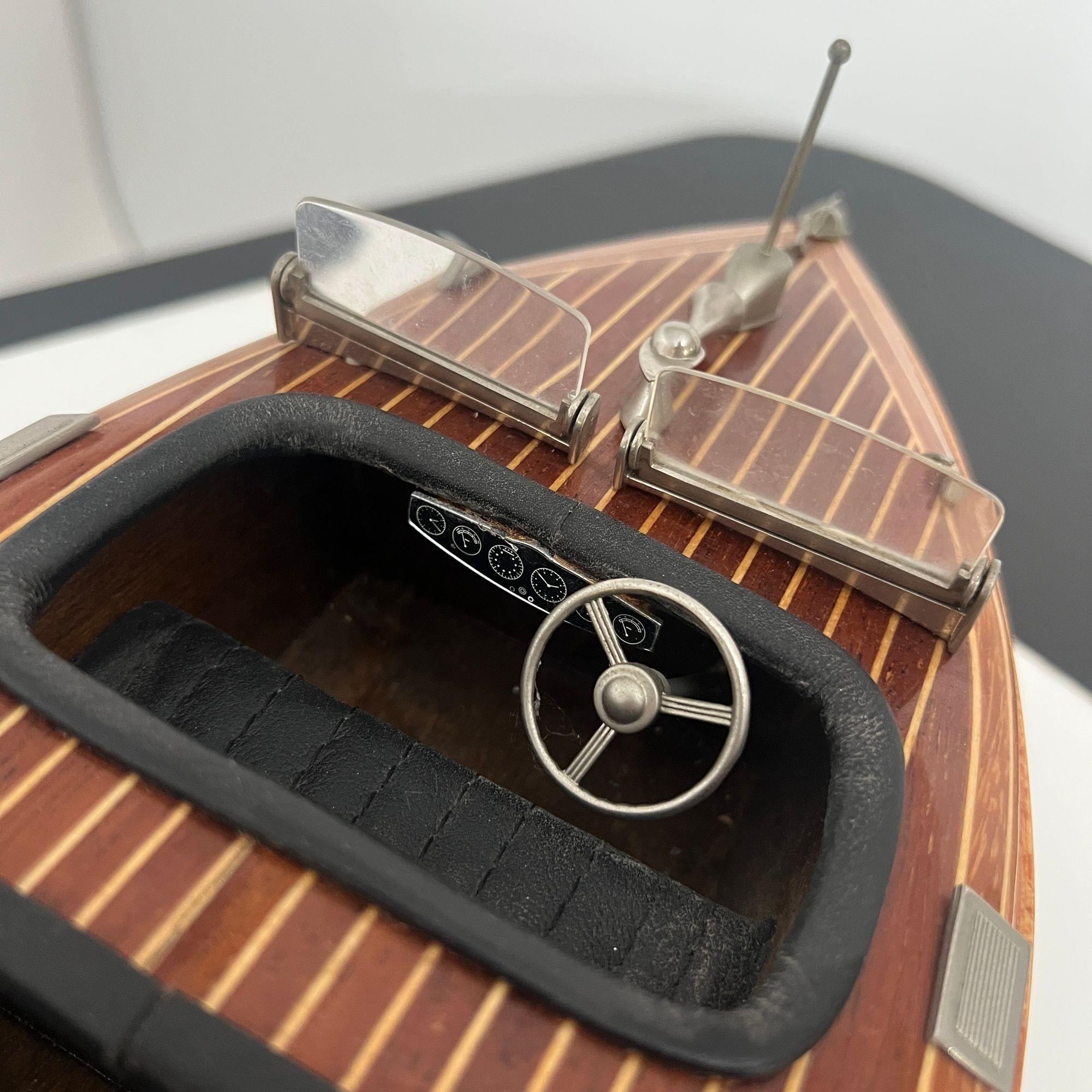 Miniature Motorboat, Chris Craft, Various Woods, Metal, Lacquer, USA circa 1950 en vente 2