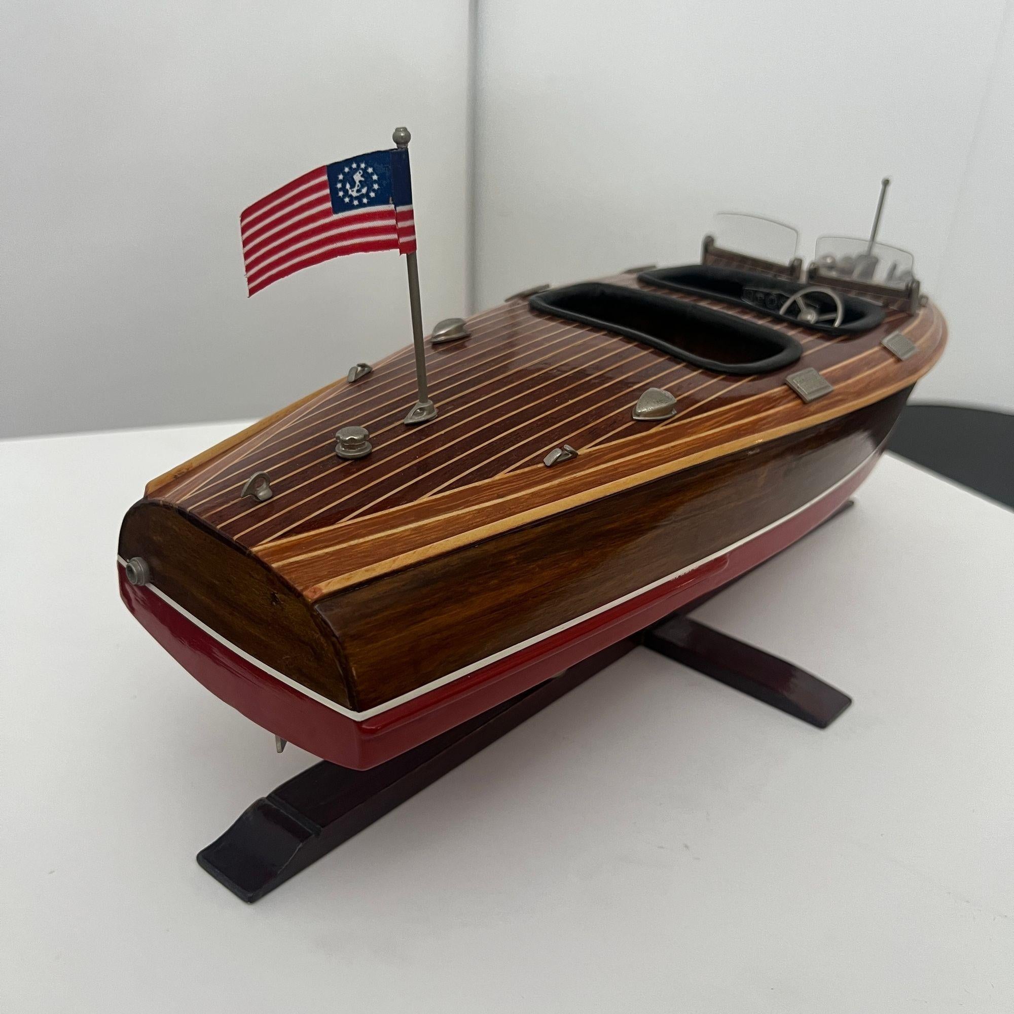 Miniature Motorboat, Chris Craft, Various Woods, Metal, Lacquer, USA circa 1950 en vente 3