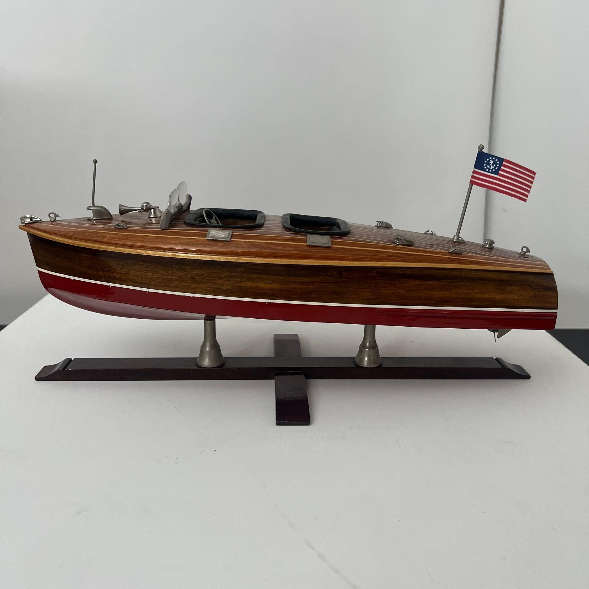 Mid-Century Modern Miniature Motorboat, Chris Craft, Various Woods, Metal, Lacquer, USA circa 1950 en vente