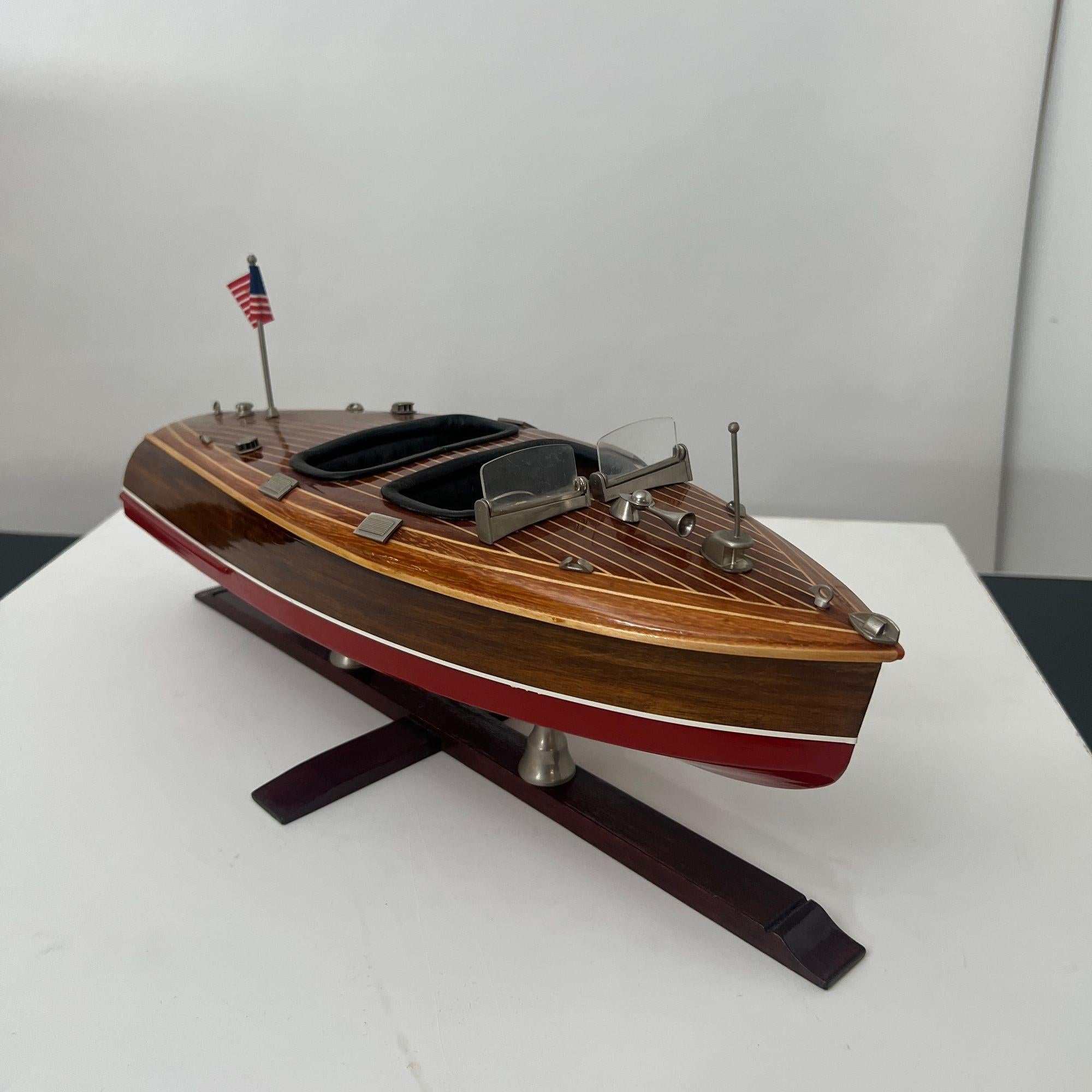 Milieu du XXe siècle Miniature Motorboat, Chris Craft, Various Woods, Metal, Lacquer, USA circa 1950 en vente