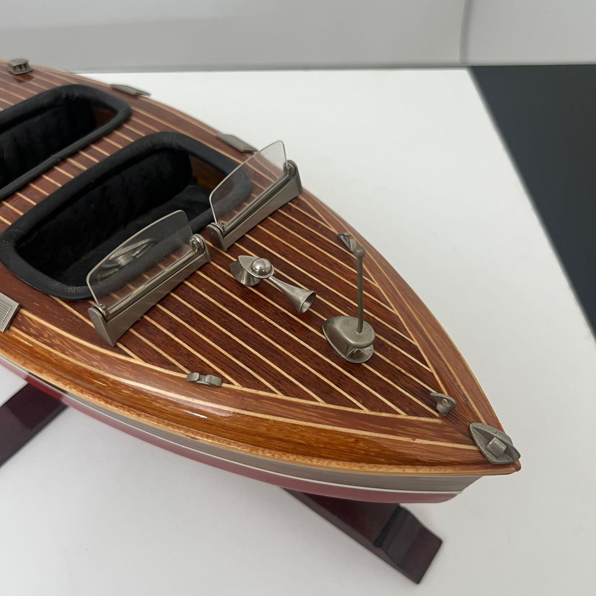 Métal Miniature Motorboat, Chris Craft, Various Woods, Metal, Lacquer, USA circa 1950 en vente