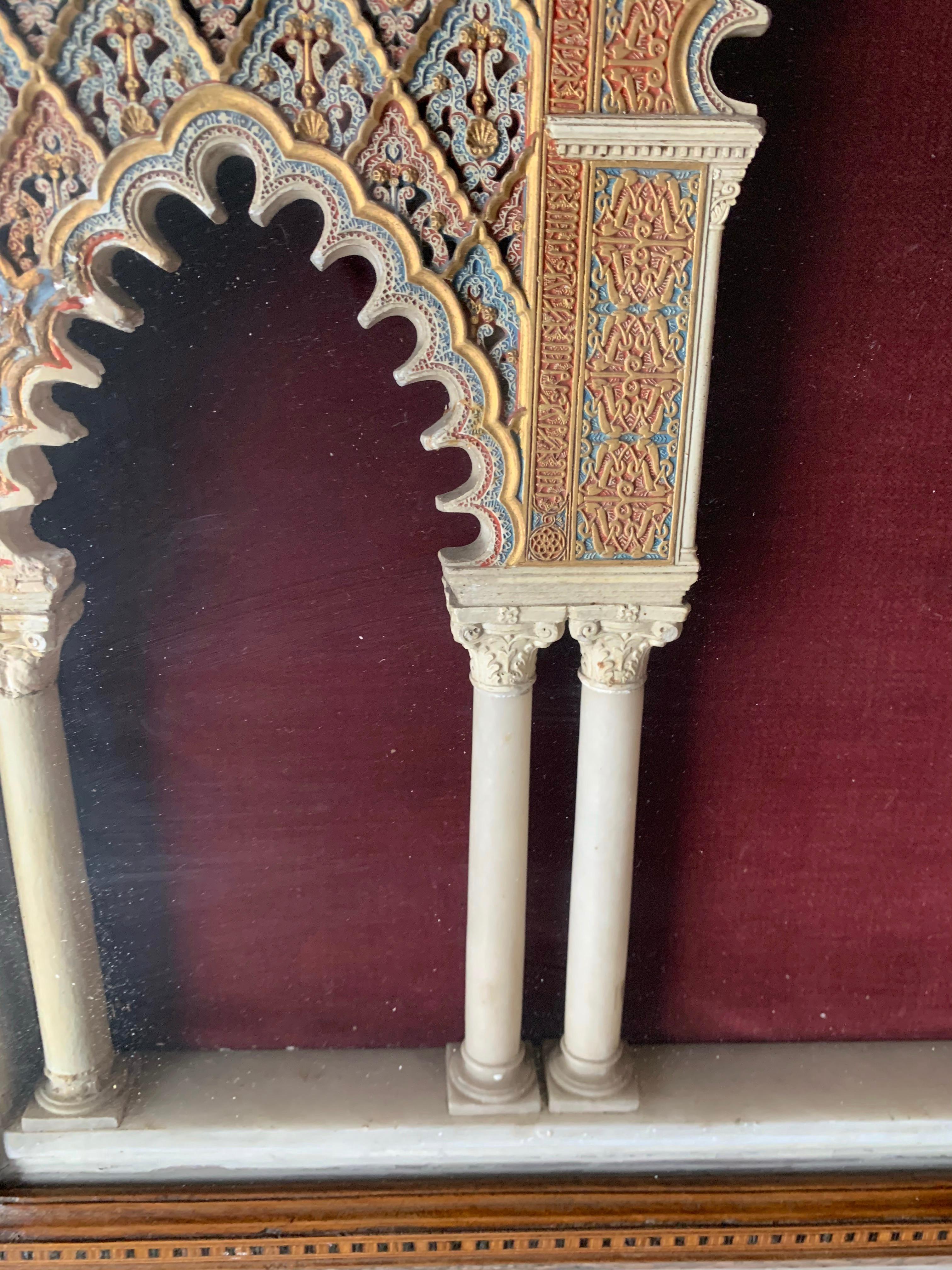Miniatur Mudéjar-Bogen mit eingelegtem Rahmen, inspiriert von der Alhambra, Spanien um 1900 im Angebot 5