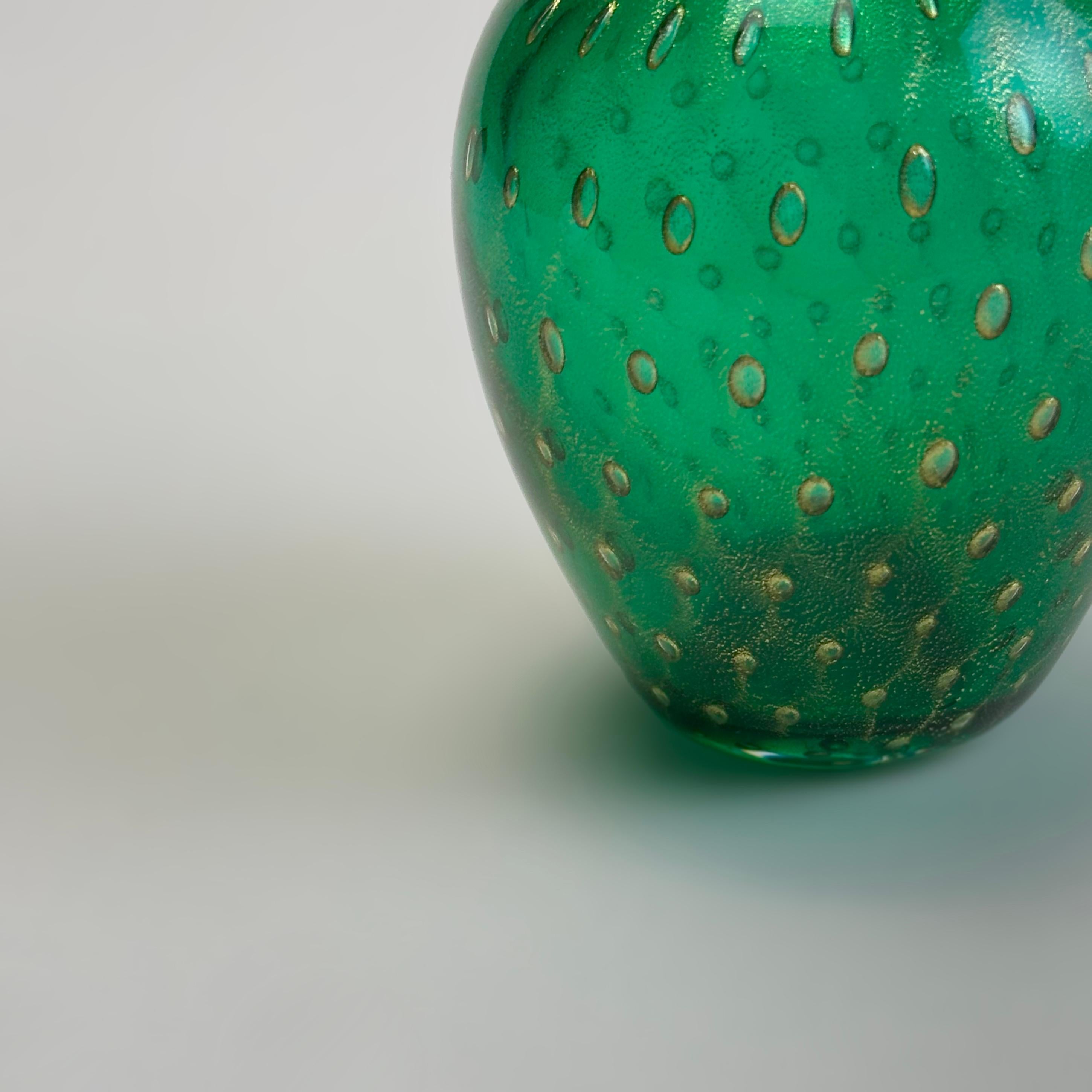 italien Vase miniature en verre de Murano avec bullicante, feuille d'or, années 1980, Italie en vente