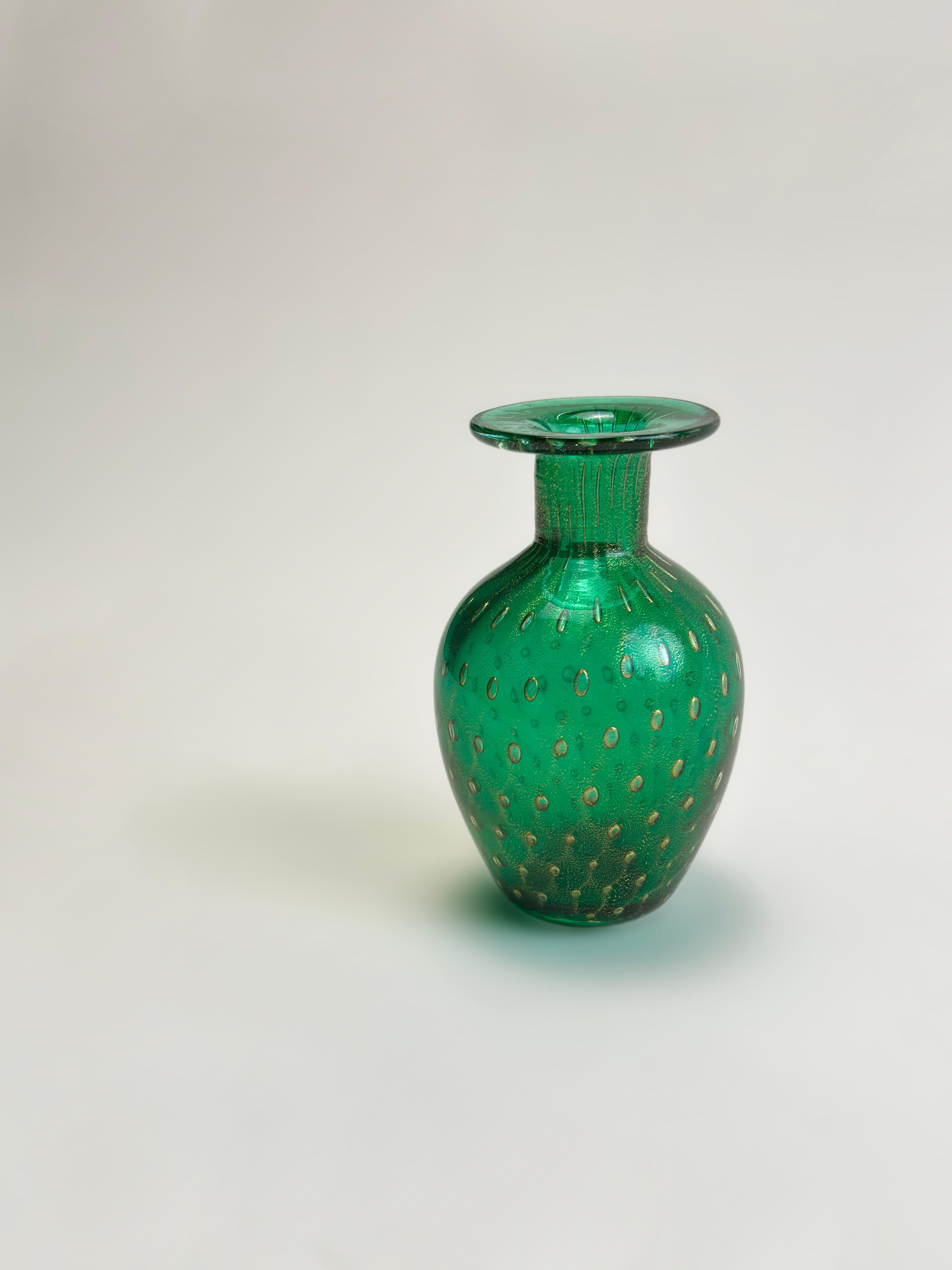 Fait main Vase miniature en verre de Murano avec bullicante, feuille d'or, années 1980, Italie en vente