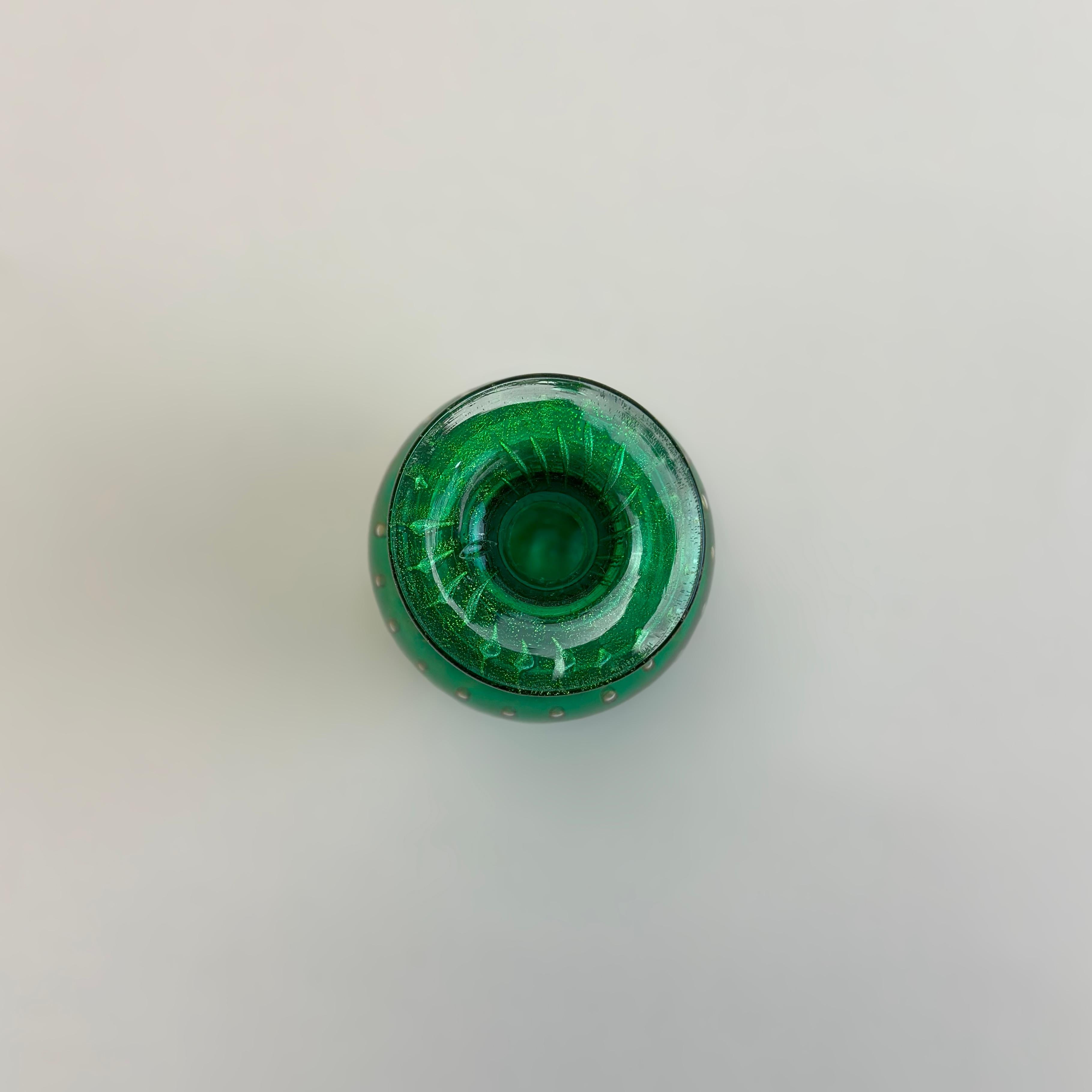 20ième siècle Vase miniature en verre de Murano avec bullicante, feuille d'or, années 1980, Italie en vente