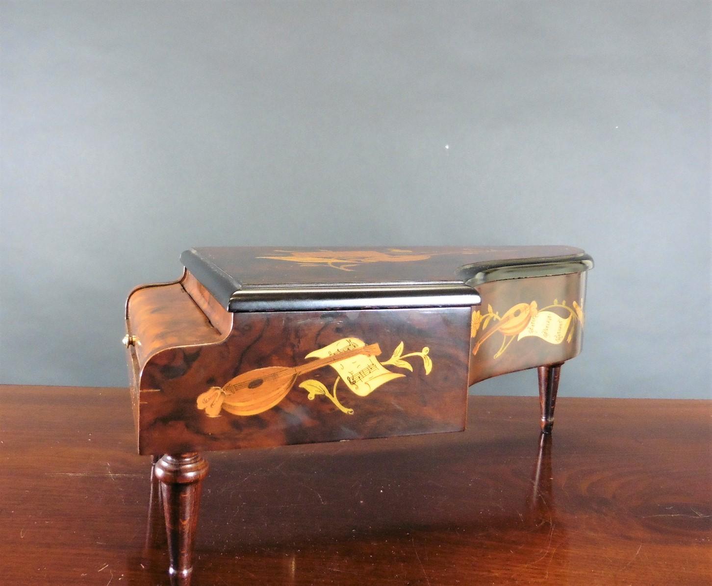Miniature Music and Jewellery Box Asprey, London, Movement by Rouge, Switzerland For Sale 3