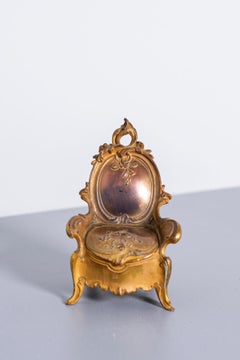 Miniatura di un portagioie in bronzo dorato, Parigi, Francia, circa 1800