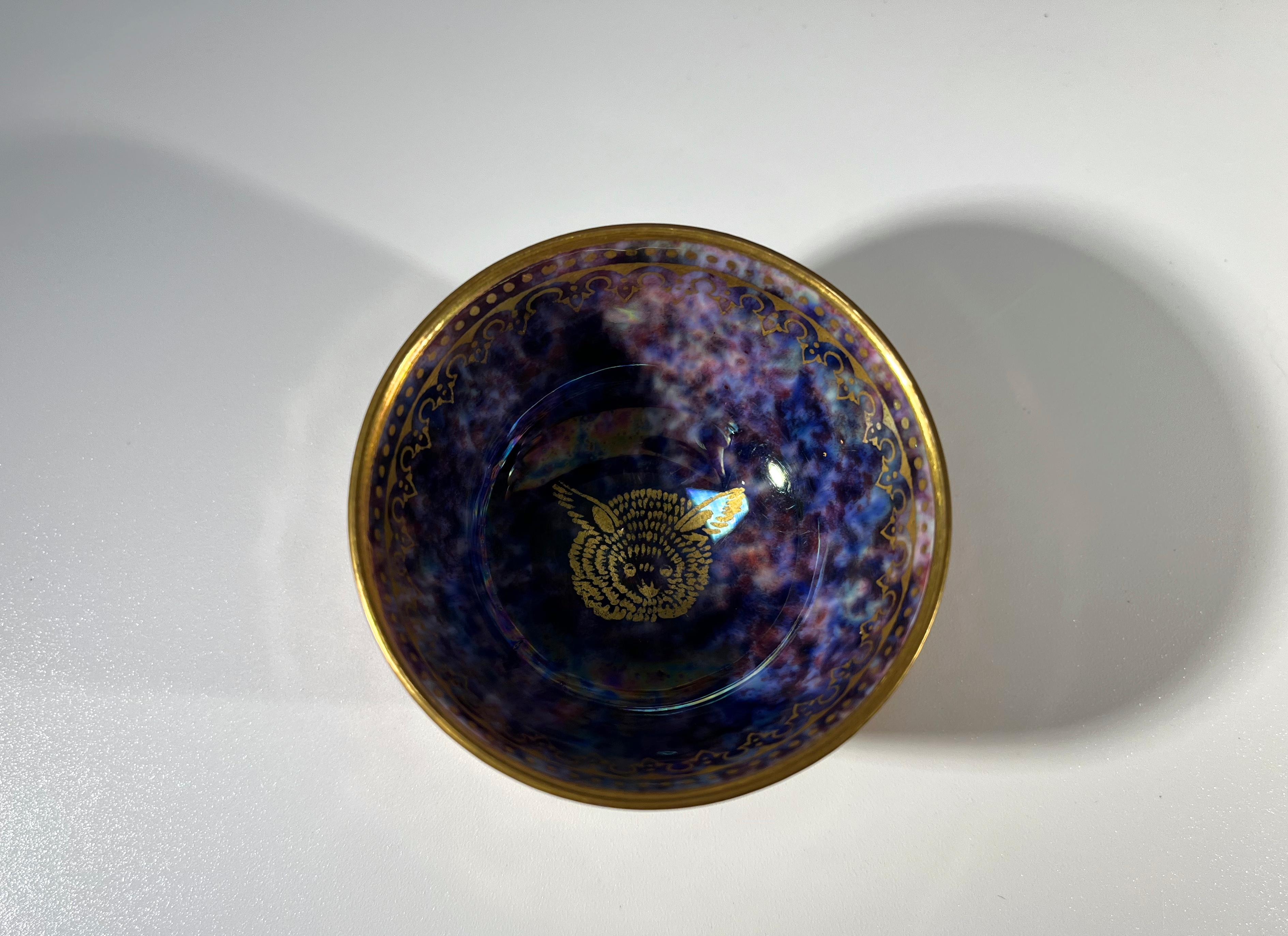 20ième siècle Miniature Ordinary Strange Creature Lustre Bowl By Daisy Makeig-Jones Wedgwood (en anglais)  en vente