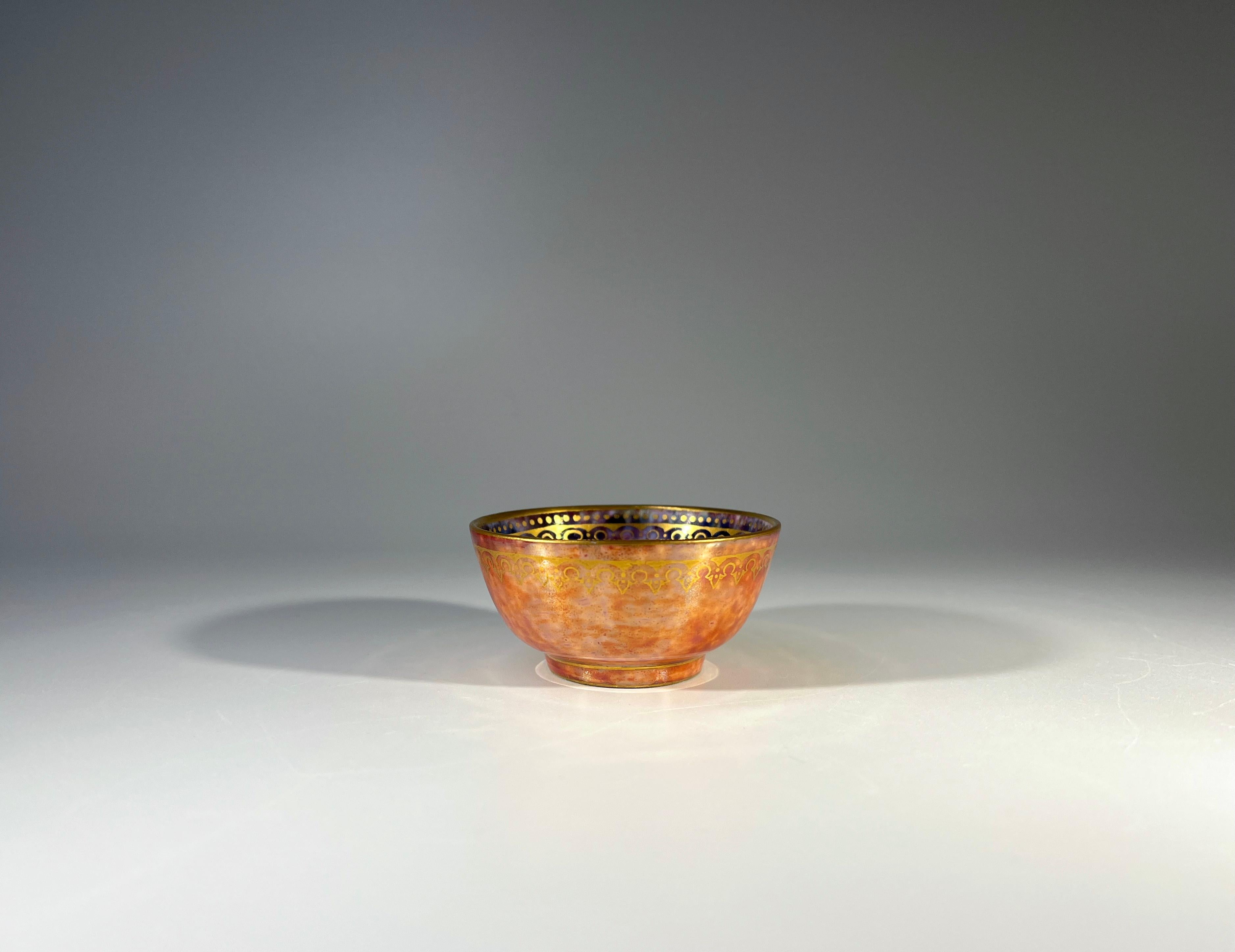 Porcelaine Miniature Ordinary Strange Creature Lustre Bowl By Daisy Makeig-Jones Wedgwood (en anglais)  en vente
