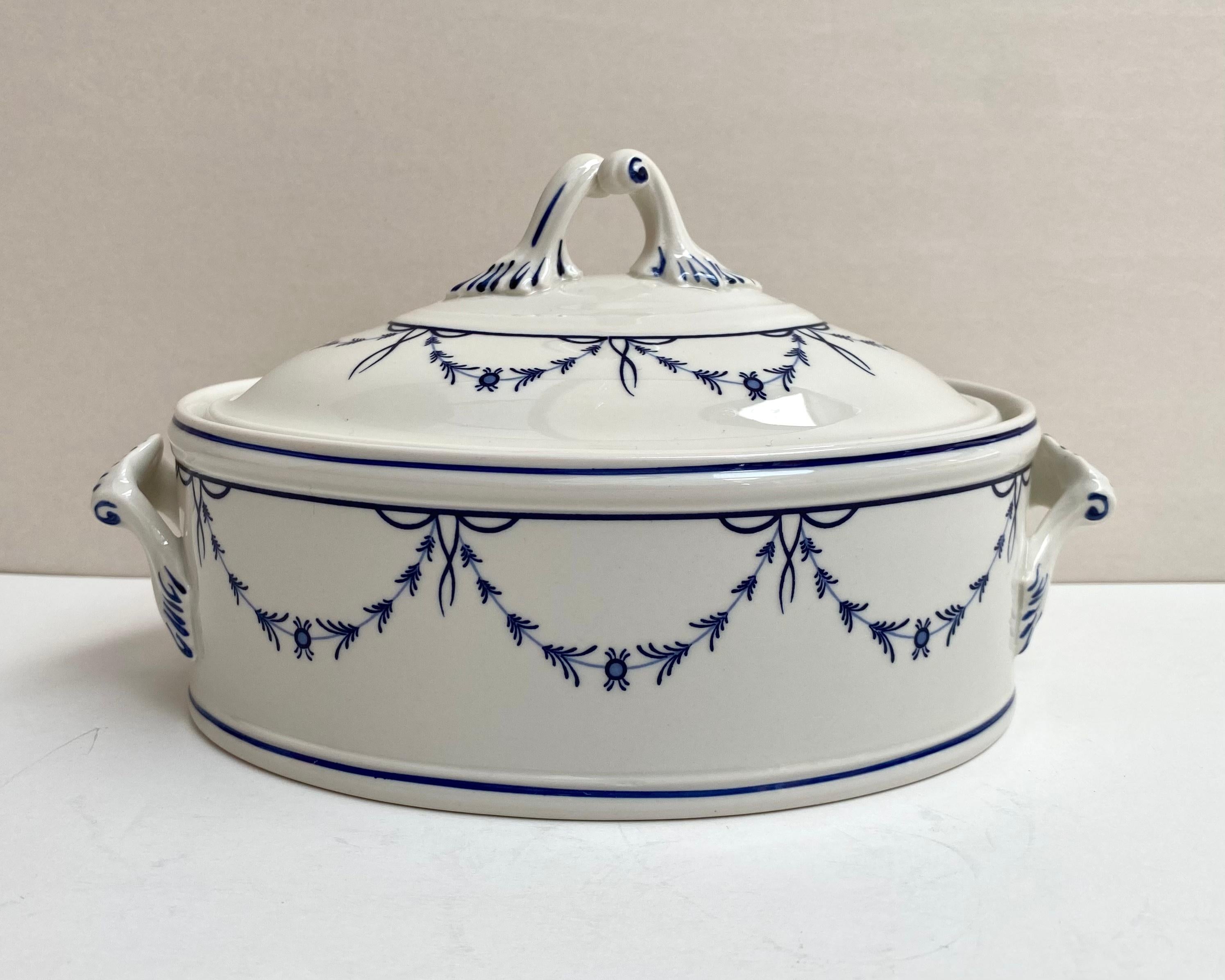 Ovale Miniatur-Terrine mit Deckel Vieux Septfontaines VILLEROY & BOCH, Candy Bowl  (Ende des 20. Jahrhunderts) im Angebot