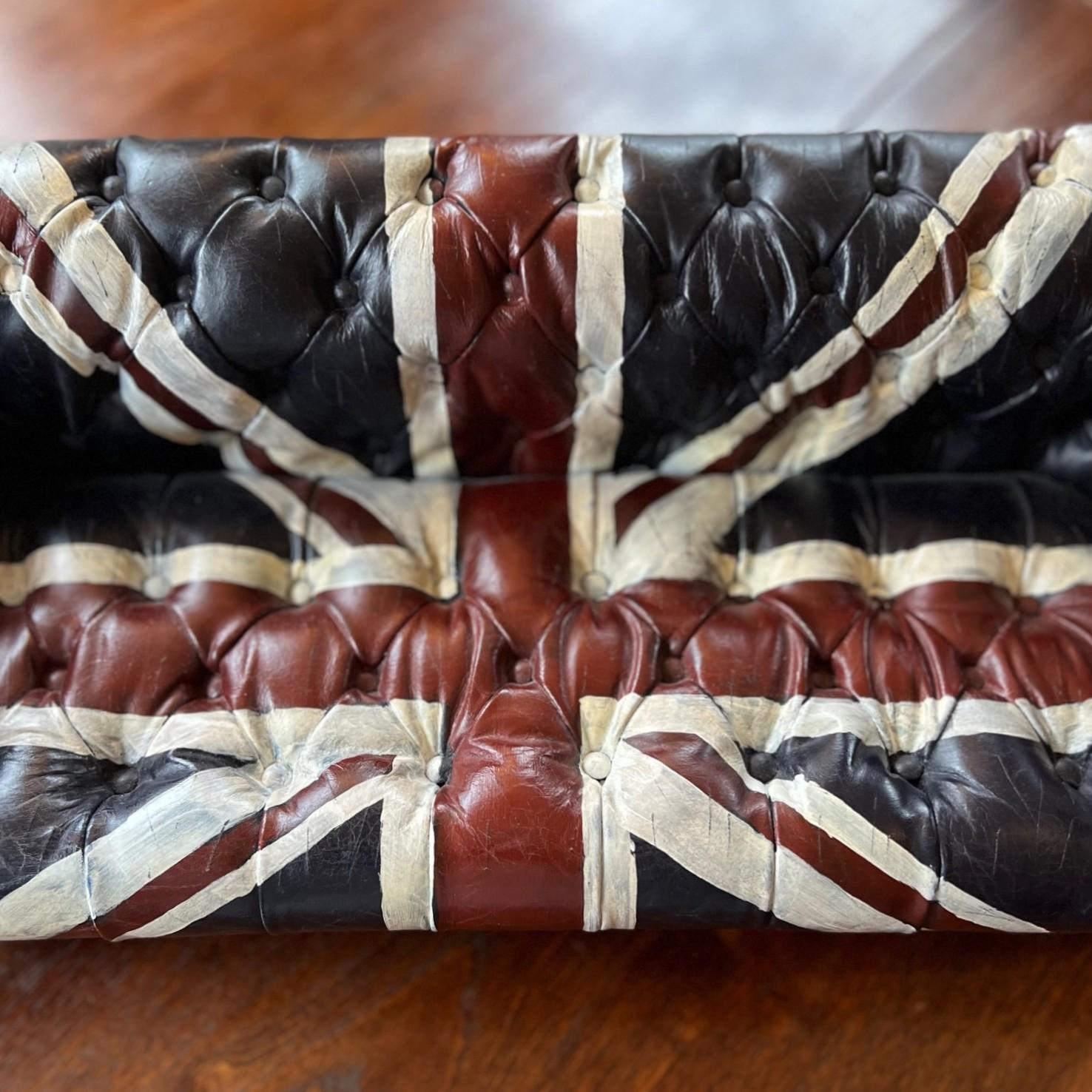 Miniature Union Jack Peint Canapé Chesterfield en cuir - Vintage British Style en vente 5
