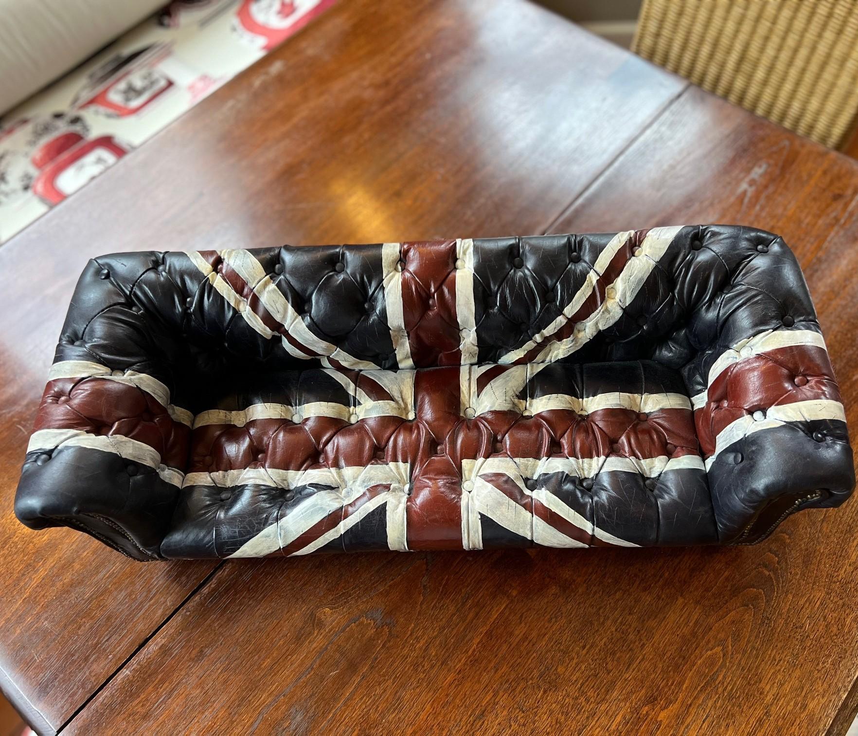 Miniature Union Jack Peint Canapé Chesterfield en cuir - Vintage British Style en vente 6